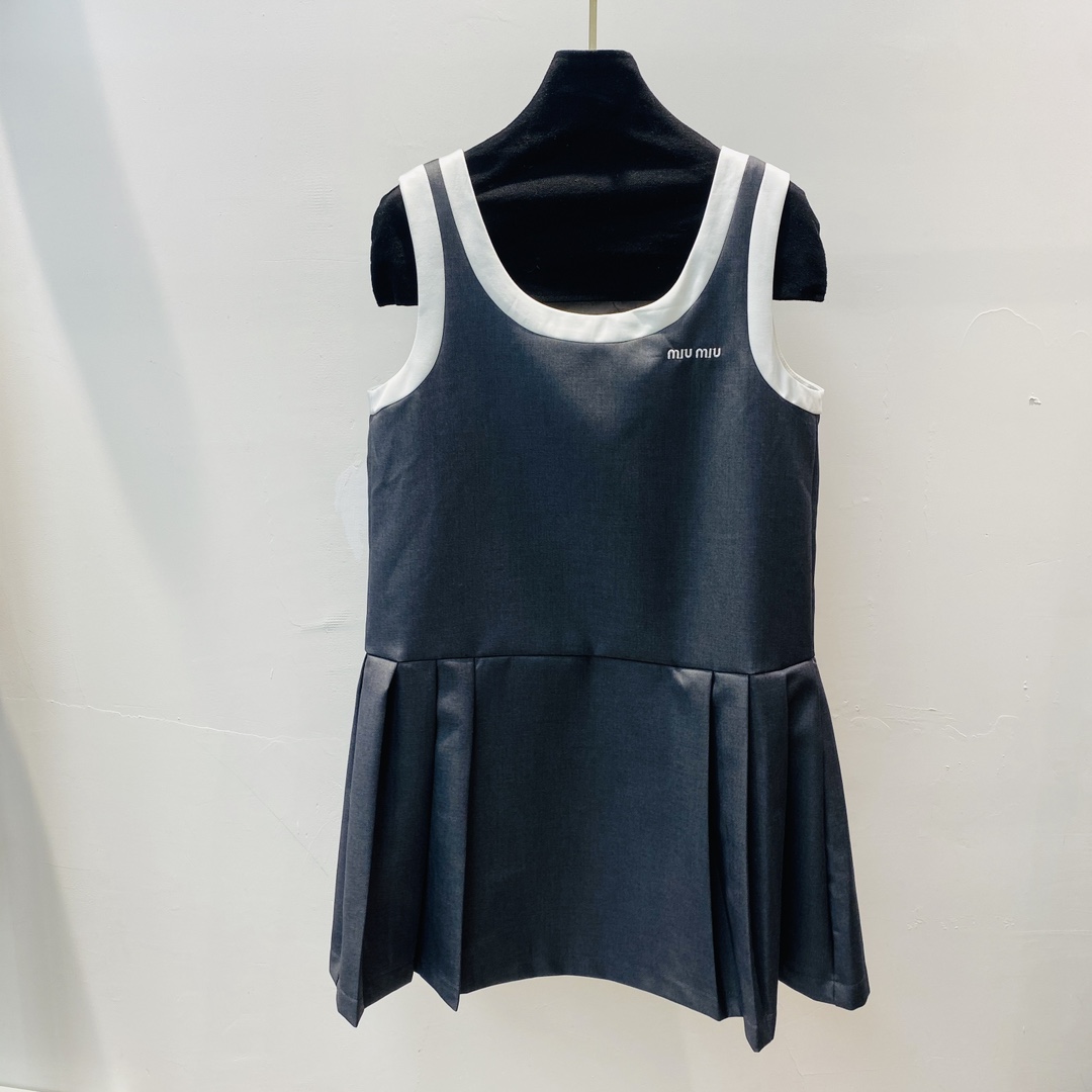 NO:323824,New mi*Miao* chest letters logo embroidered versatile contrasting color press-pleated sleeveless vest dress SML, skirts, alexander wang19860909新款mi*缪* 胸前字母徽标刺绣百搭撞色压褶无袖背心连衣裙SML,,skirts,alexander wang,Women's clothing