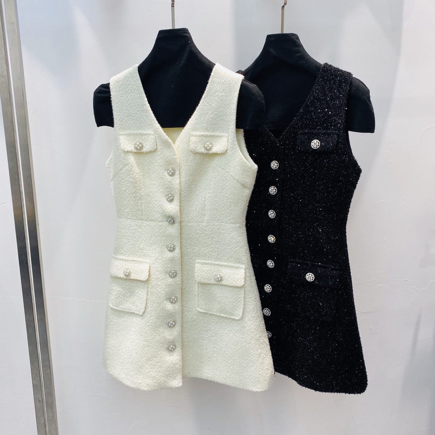 NO:316570,New small-flavored bead buckle V-neck thick tweed waist sleeveless dress SML2, skirts, alexander wang19860909新款小香风珠扣V领粗花呢收腰无袖连衣裙SML2,,skirts,alexander wang,Women's clothing