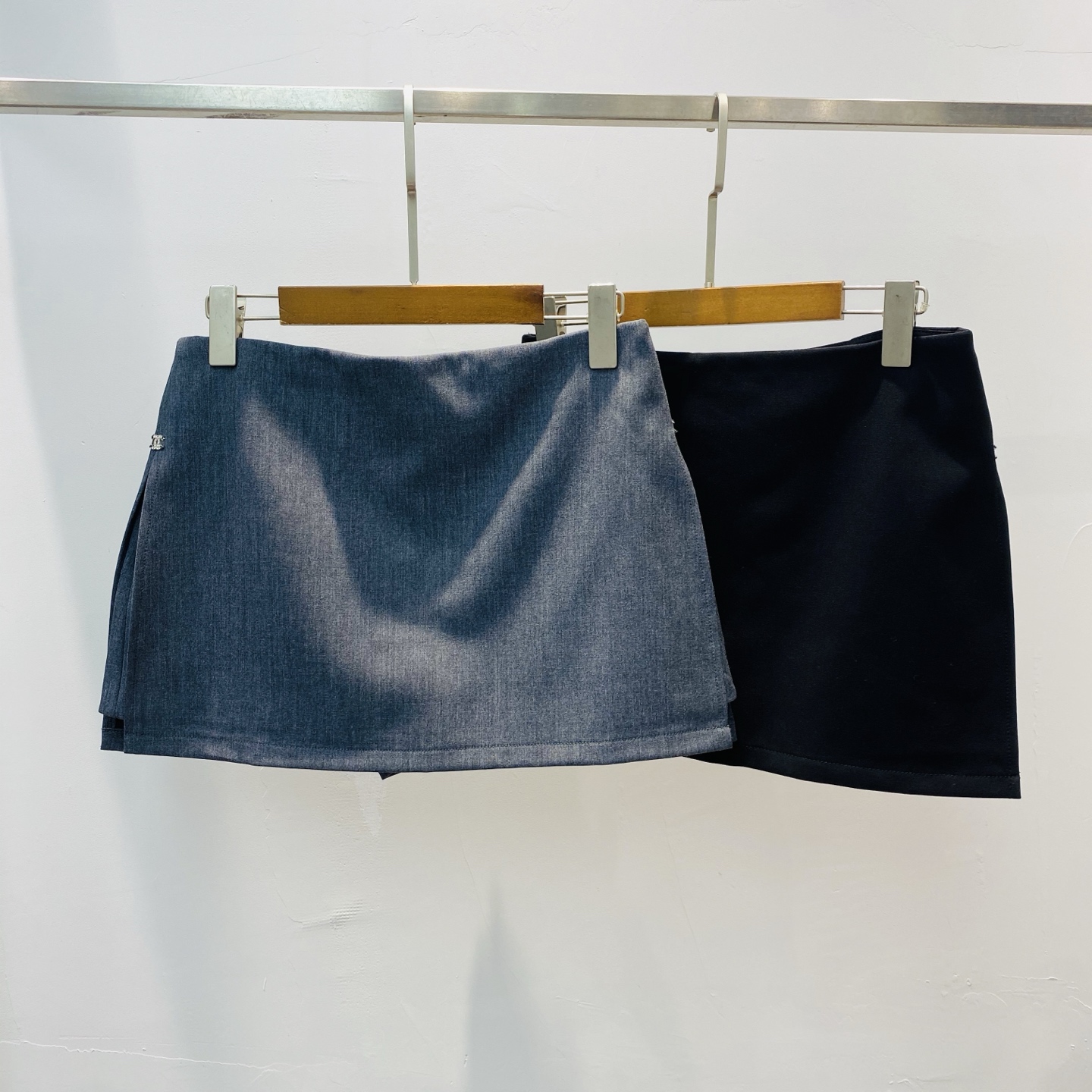 NO:314002,New style Xiaoxiangfeng high waist A-line shorts design niche hip skirt short fashionable versatile skirt SML, skirts, shorts, alexander wang19860909新款 小香风高腰A字短裤设计感小众包臀裙短款时尚百搭裙裤SML,,skirts,shorts,alexander wang,Women's clothing