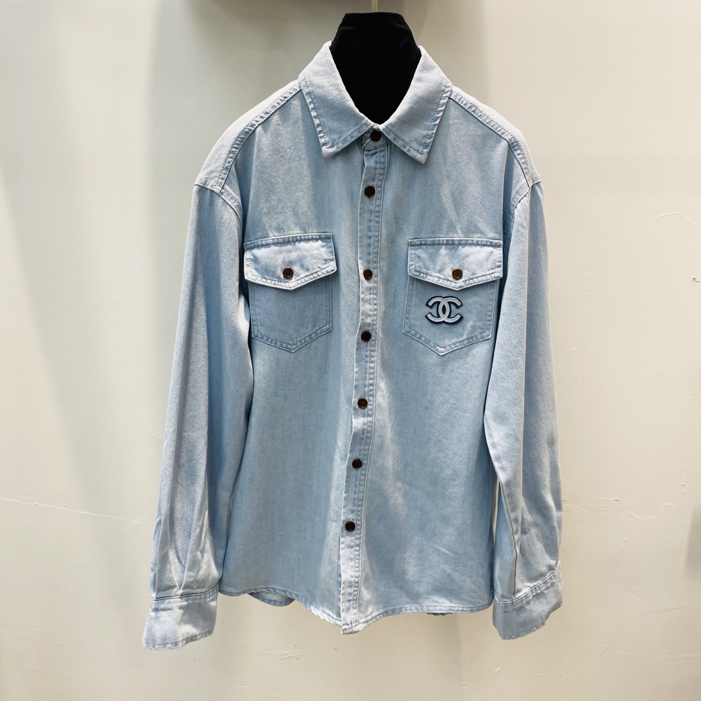 NO:314025,New style Xiaoxiangfeng letters logo patch embroidered retro shirt light blue denim shirt SML, shirts, alexander wang19860909新款 小香风字母徽标贴布刺绣复古衬衣浅蓝色牛仔衬衫SML,,shirts,alexander wang,Women's clothing