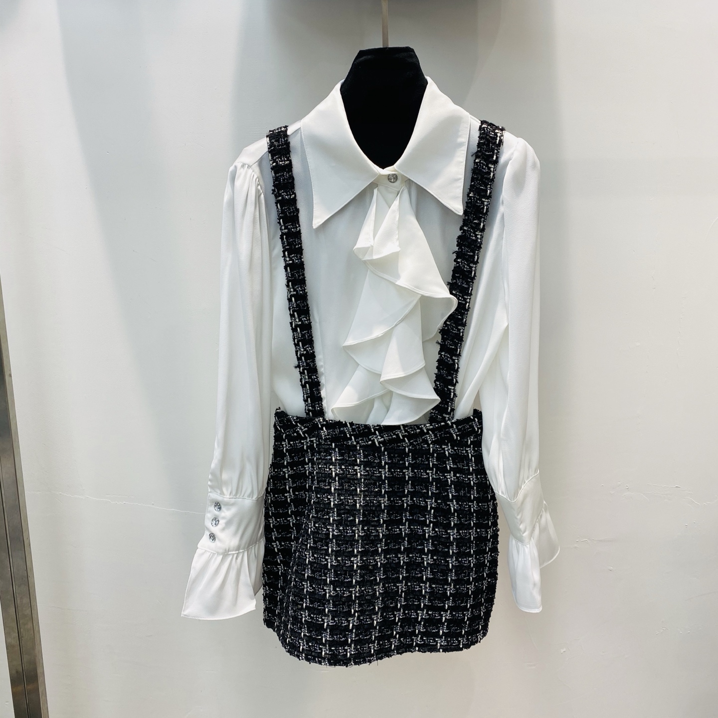 NO:314722,New satin lace shirt black and white plaid tweed strap skirt suit SML, skirts, shirts, alexander wang19860909新款缎面花边衬衫黑白格粗花呢背带裙套装SML,,skirts,shirts,alexander wang,Women's clothing