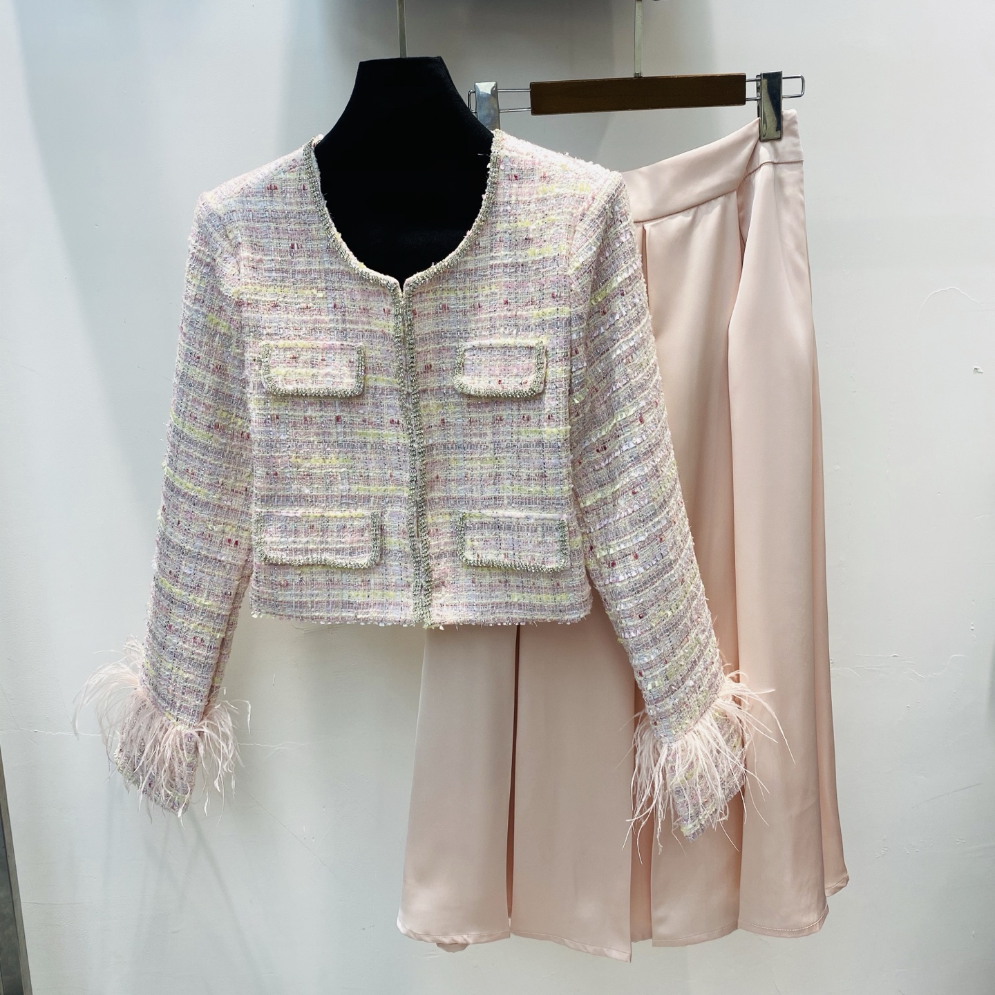 NO:314699,Jacket Skirt New Style Celebrity Ostrich Feather Sequin Bonded Ledge Tweed Jacket Skirt Two-piece SML//, Skirts, Jackets & Coats, Alexander Wang19860909外套裙子新款名媛小香重工鸵鸟毛亮片织带领边粗花呢外套半裙两件套SML//,,skirts,jackets & coats,alexander wang,Women's clothing