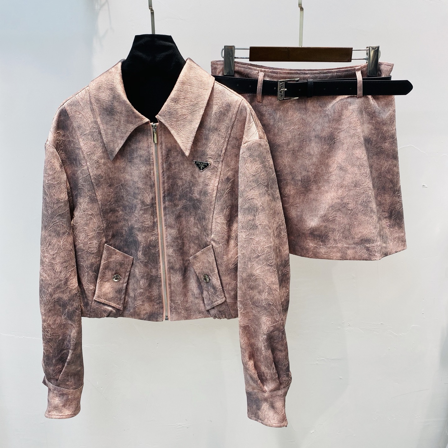 NO:317063,New fashionable and versatile lapel jacket jacket skirt high-end printed slimming two-piece suit SMLX, skirts, jackets & coats, jackets & coats, alexander wang19860909新款时髦百搭翻领夹克外套半裙高级印花晕染显瘦两件套装SMLX,,skirts,jackets & coats,jackets & coats,alexander wang,Women's clothing