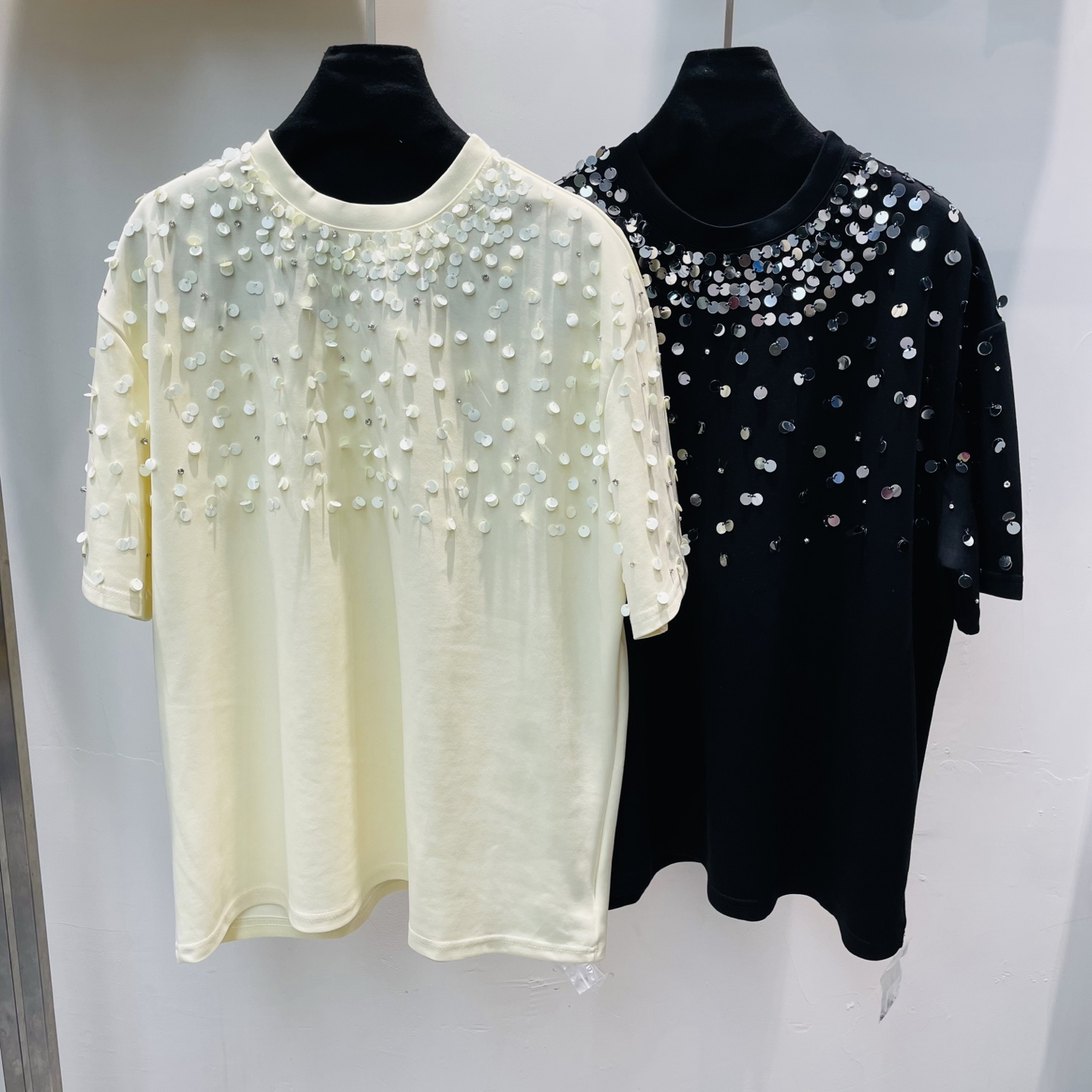 NO:307472,New MiU series round neck heavy industry bead sequin short-sleeved T-shirt top S, miumiu, T-shirt, tees, t-shirt, alexander wang19860909新款miu系 圆领重工订珠亮片短袖T恤上衣S,,miumiu,T-shirt,tees，t-shirt,alexander wang,Women's clothing