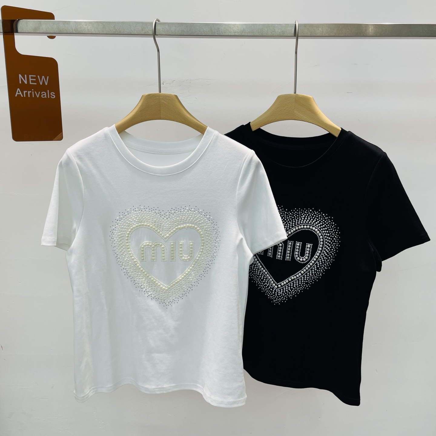 NO:312693,New MiU series Heavy Industry Gradient Iron Diamond Love Slim and Versatile Short Sleeve T-Shirt Top SM, Miumiu, T-shirt, Tees, T-shirt, Alexander Wang19860909新款miu系 重工渐变烫钻爱心修身百搭短袖T恤上衣SM,,miumiu,T-shirt,tees，t-shirt,alexander wang,Women's clothing