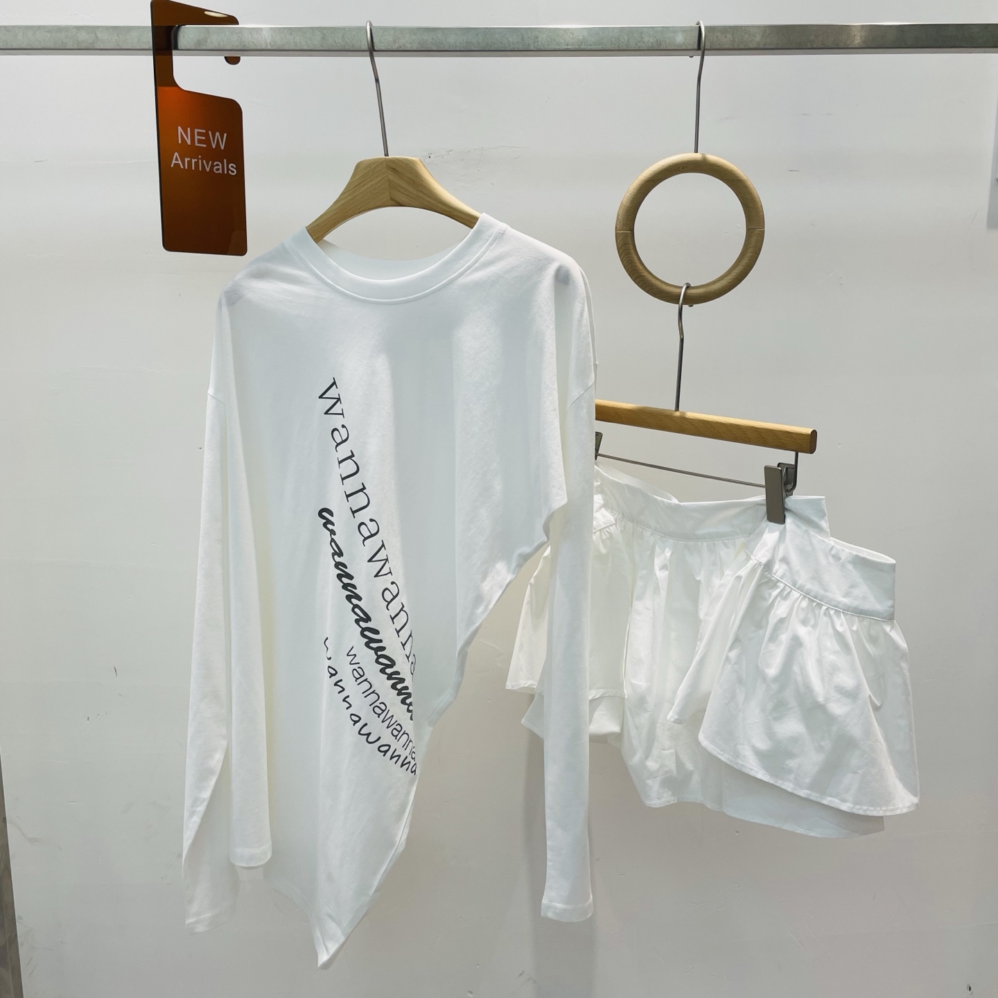 NO:312676,New style of slanted letters long sleeve T-shirt insert bag puffy skirt suit two-piece SM, skirts, tees, t-shirt, alexander wang19860909新款斜裁字母长袖T恤插袋蓬蓬裙套装两件套SM,,skirts,tees，t-shirt,alexander wang,Women's clothing