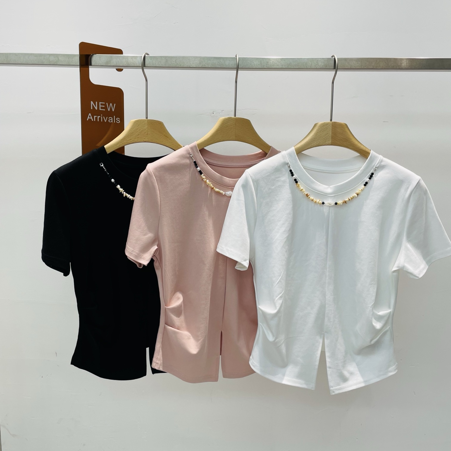 NO:313212,New small fragrance style design sense light luxury heavy industry bead slit light luxury short-sleeved slim t-shirt top S, T-shirt,tees, t-shirt,alexander wang19860909新款小香风 设计感轻奢重工钉珠开叉轻奢短袖修身显瘦t恤上衣S,,T-shirt,tees，t-shirt,alexander wang,Women's clothing