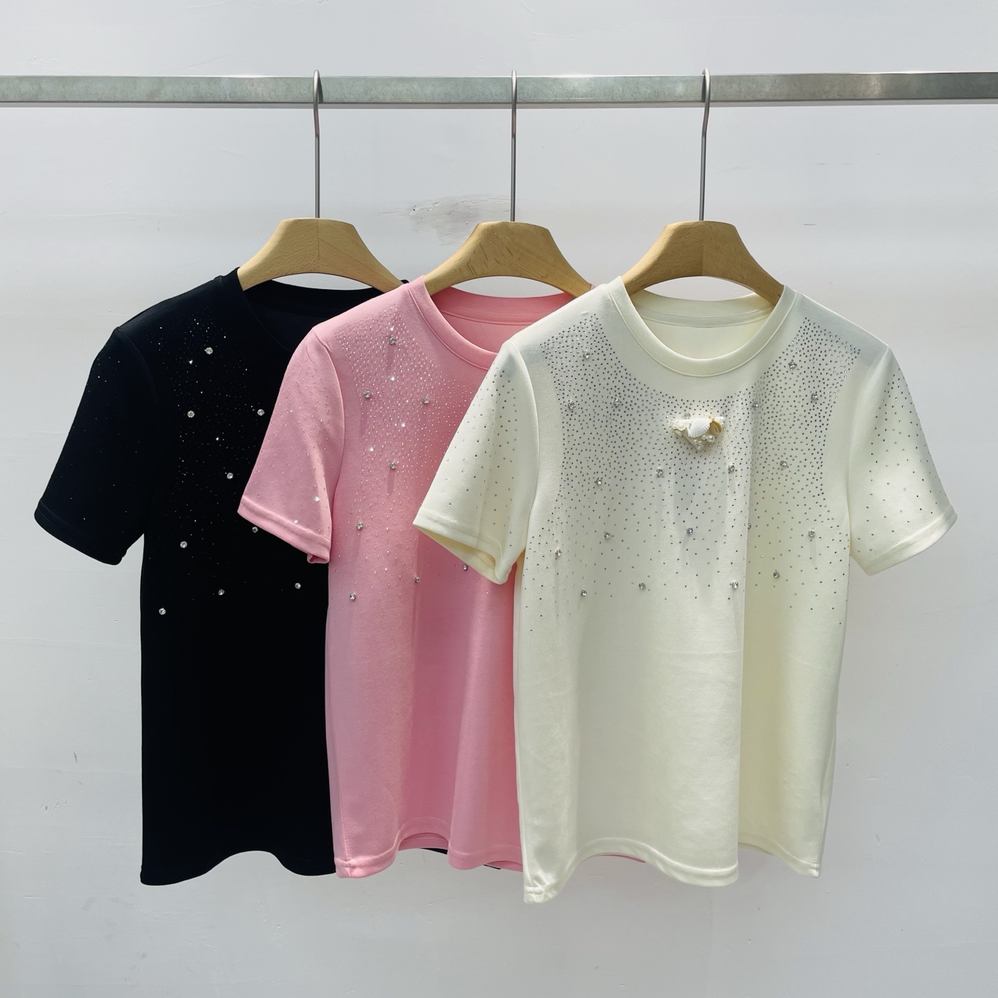 NO:313224,New P home custom shell element triangle logo heavy industry order bead iron diamond round neck short-sleeved T-shirt top SM, T-shirt,tees, t-shirt,alexander wang19860909新款P家 定制贝壳元素三角Logo重工订珠烫钻圆领短袖T恤上衣SM,,T-shirt,tees，t-shirt,alexander wang,Women's clothing