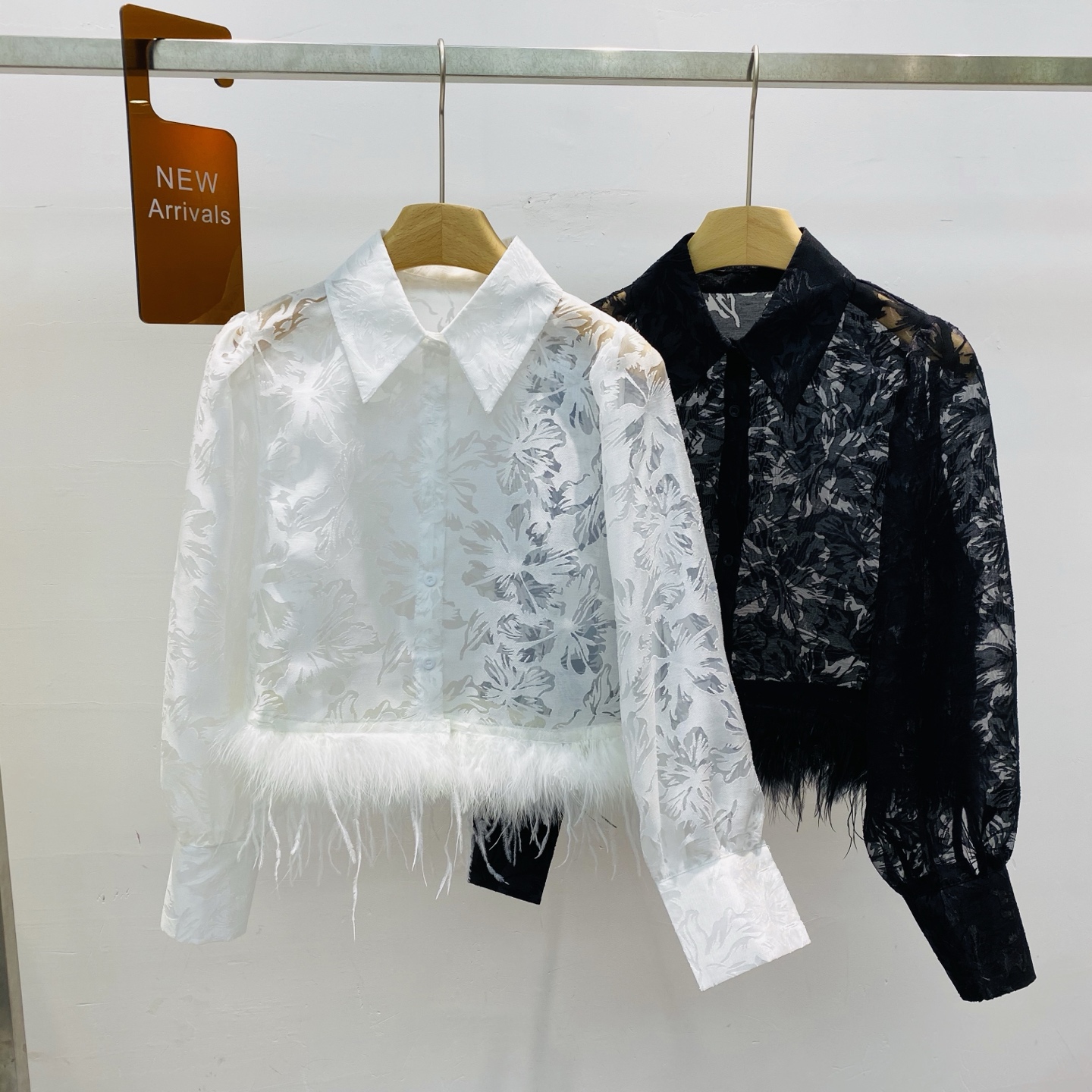 NO:323192,New MiU series fashionable and versatile temperament niche design jacquard sense splicing feather shirt SML, miumiu,shirts,alexander wang19860909新款miu系 时尚百搭气质小众设计提花感拼接羽毛衬衫SML,,miumiu,shirts,alexander wang,Women's clothing