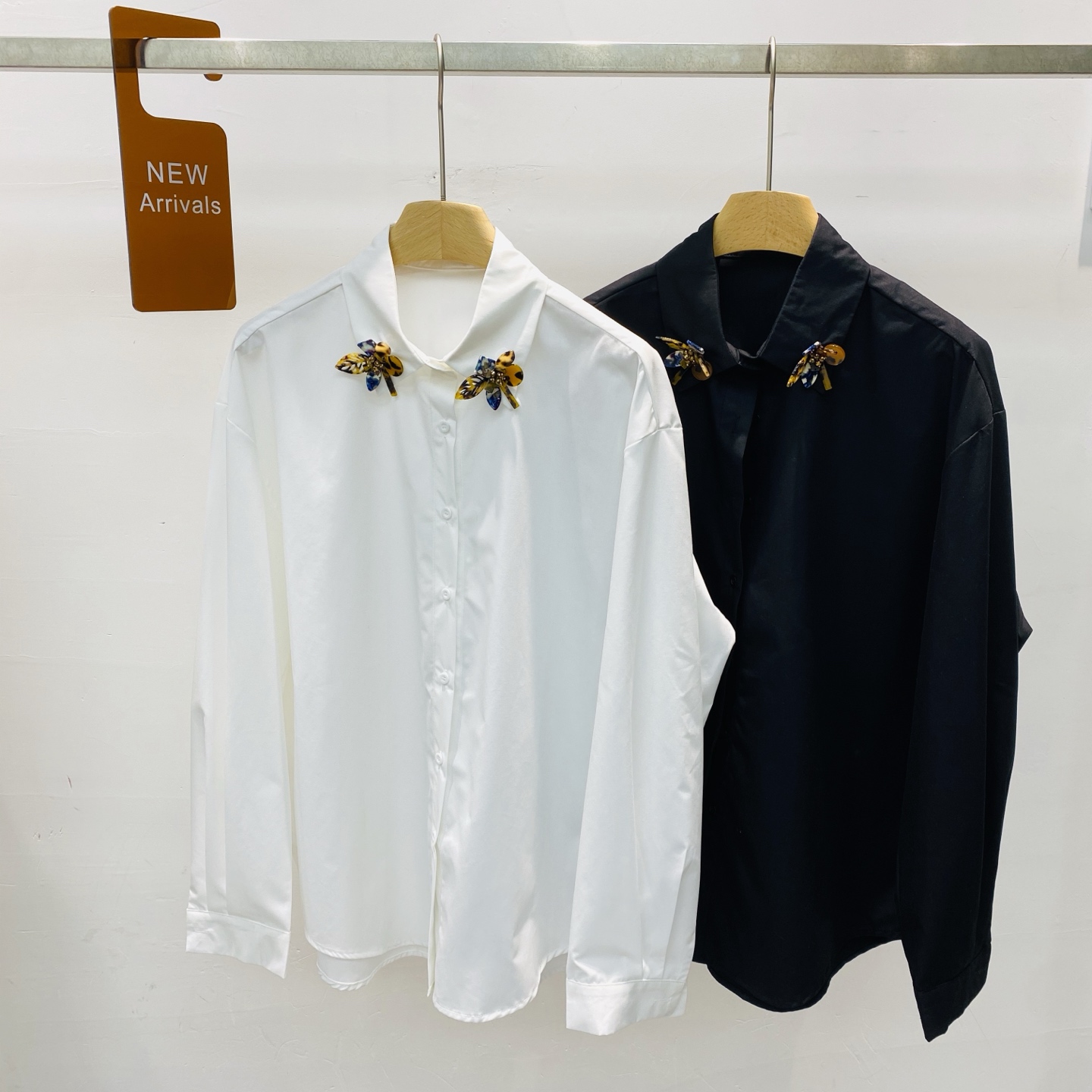 NO:323195,New heavy industry collar inlaid with diamond flowers decoration loose mid-length lapel shirt top SML, shirts, alexander wang19860909新款重工领子镶钻花朵装饰宽松中长款翻领衬衫上衣SML,,shirts,alexander wang,Women's clothing