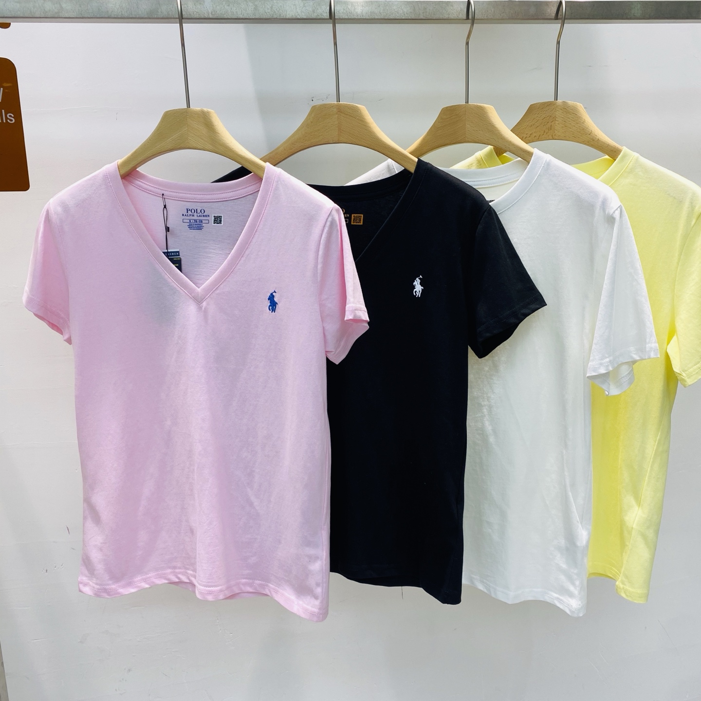 NO:323218,New Ralp* Laure*/Lavlaw* Classic ponyboy embroidery slim fit versatile age-reducing college style cotton V-neck short-sleeved T-shirt SML, loro piana, T-shirt,tees, t-shirt,alexander wang19860909新款Ralp* Laure*/拉夫劳* 经典小马仔刺绣修身百搭减龄学院风棉质V领短袖T恤SML,,loro piana,T-shirt,tees，t-shirt,alexander wang,Women's clothing