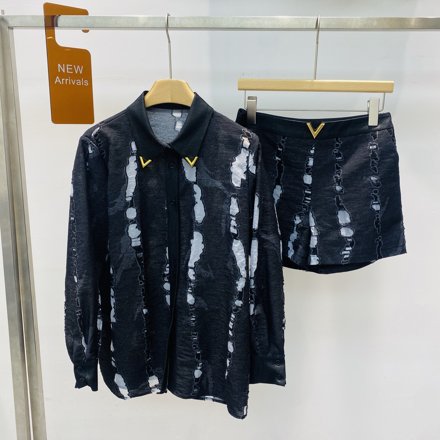 NO:323224,New spliced ​​hollow lace lapel long-sleeved top   elastic shorts fashion suit SMLXL, shorts, alexander wang19860909新款拼接镂空蕾丝翻领长袖上衣 松紧短裤时尚套装SMLXL,,shorts,alexander wang,Women's clothing