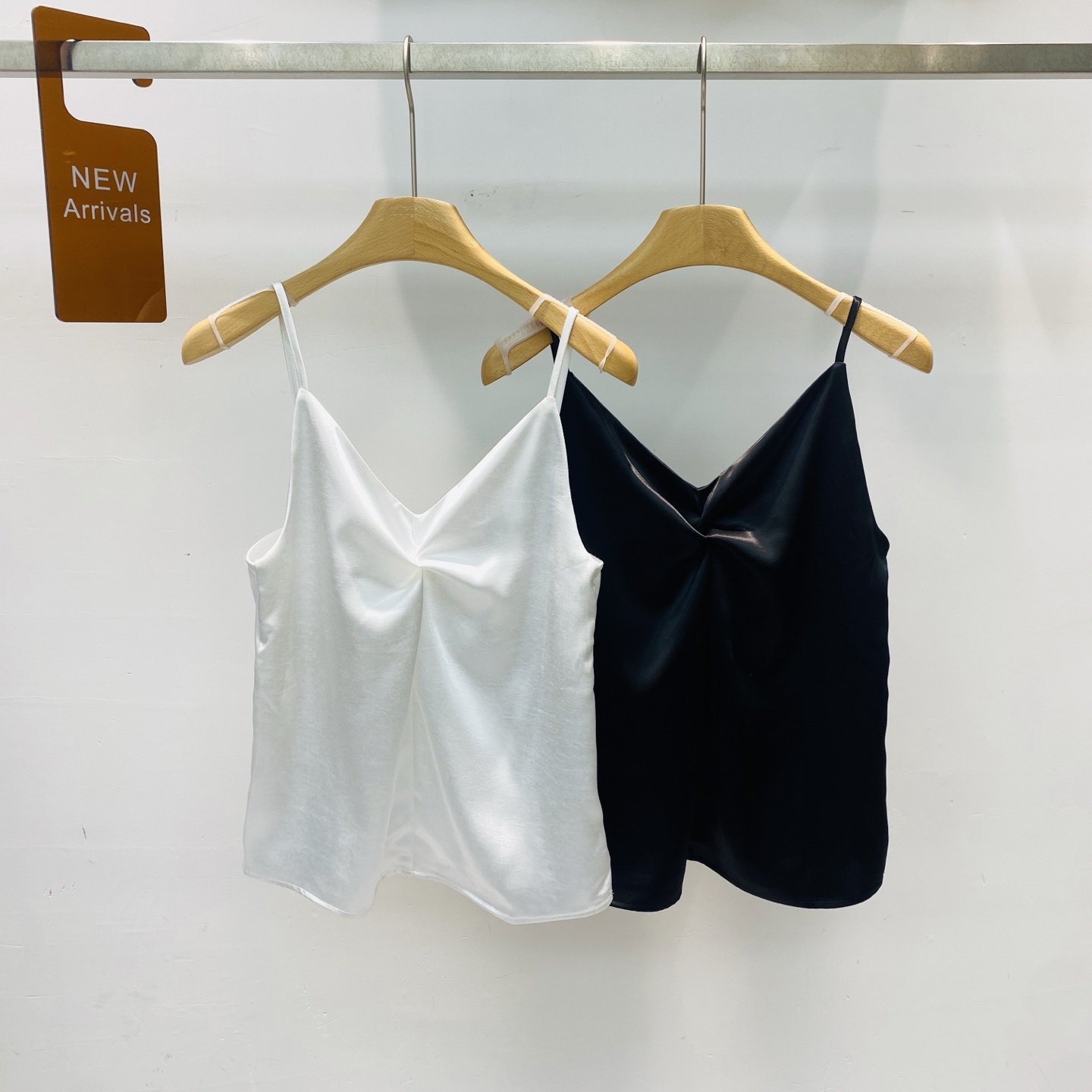 NO:323228,New heavyweight acetic acid light versatile temperament satin pleated droop butterfly suspender vest top SML, alexander wang19860909新款重磅醋酸光感百搭气质缎面抽褶垂感蝴蝶吊带背心上衣SML,,alexander wang,Women's clothing