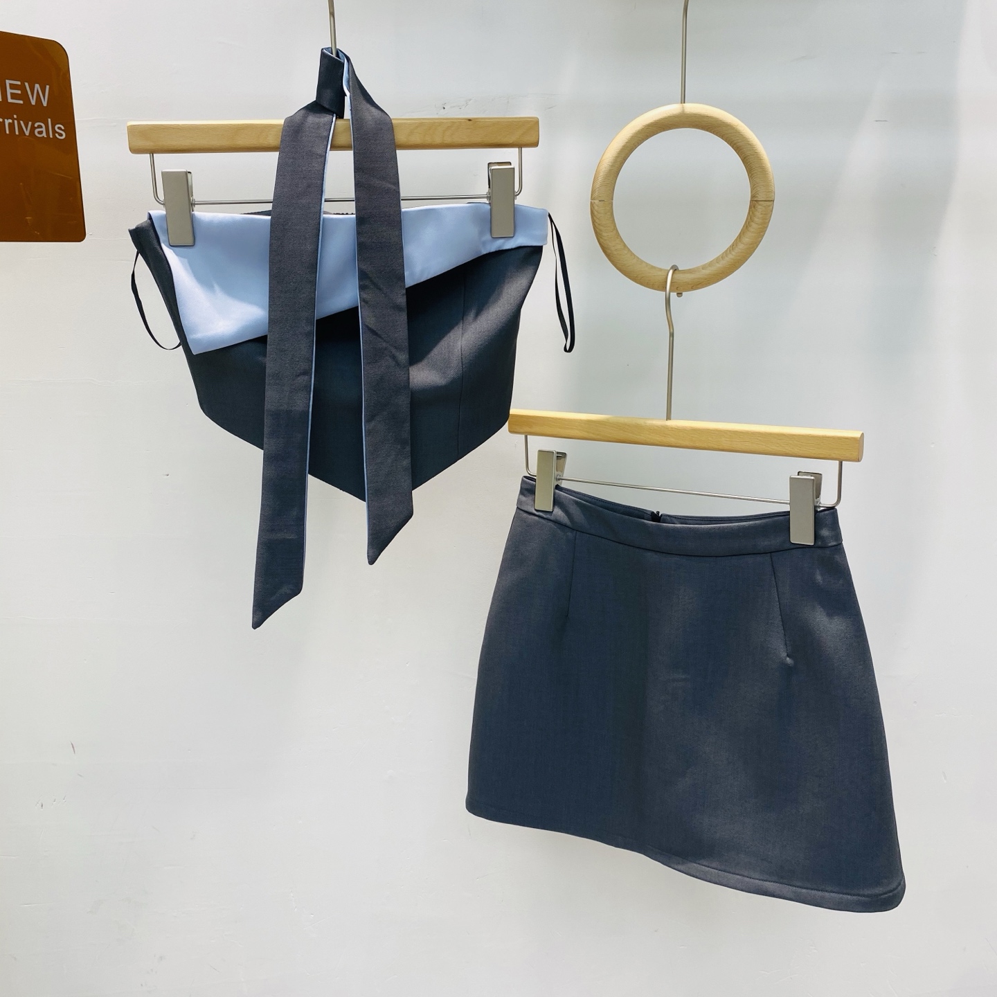 NO:325912,New gray-blue contrasting flip strap top sweet and spicy high-waisted slim A-line short skirt suit SM, skirts, alexander wang19860909新款灰蓝撞色翻边抹胸上衣甜辣风高腰显瘦A字短半裙套装SM,,skirts,alexander wang,Women's clothing