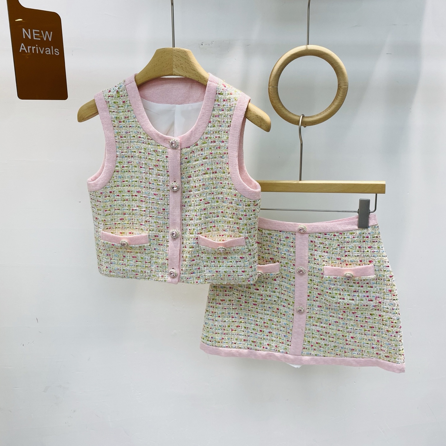 NO:325921,New small fragrance style round neck single-breasted versatile vest   slim fit A-line skirt suit SM, skirts, alexander wang19860909新款小香风圆领单排扣百搭马甲 修身显瘦A字半身裙套装SM,,skirts,alexander wang,Women's clothing