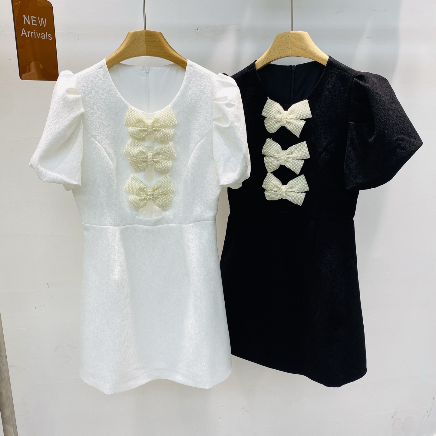 NO:325924,New Heavy Industry Ordered Bead Bow Design Puff Sleeve Dress Women's Hepburn Style Brings and Slim A-line Skirts, Skirts, Alexander Wang19860909新款 重工订珠蝴蝶结设计泡泡袖连衣裙女赫本风气质收腰显瘦A字裙S,,skirts,alexander wang,Women's clothing