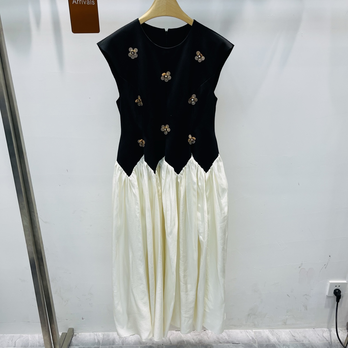 NO:329228,New niche design three-dimensional flower splicing tulle skirt exquisite flower sleeveless vest dress SMLXL, skirts, alexander wang19860909新款小众设计感立体花拼接纱裙精致千金花朵无袖背心连衣裙SMLXL,,skirts,alexander wang,Women's clothing