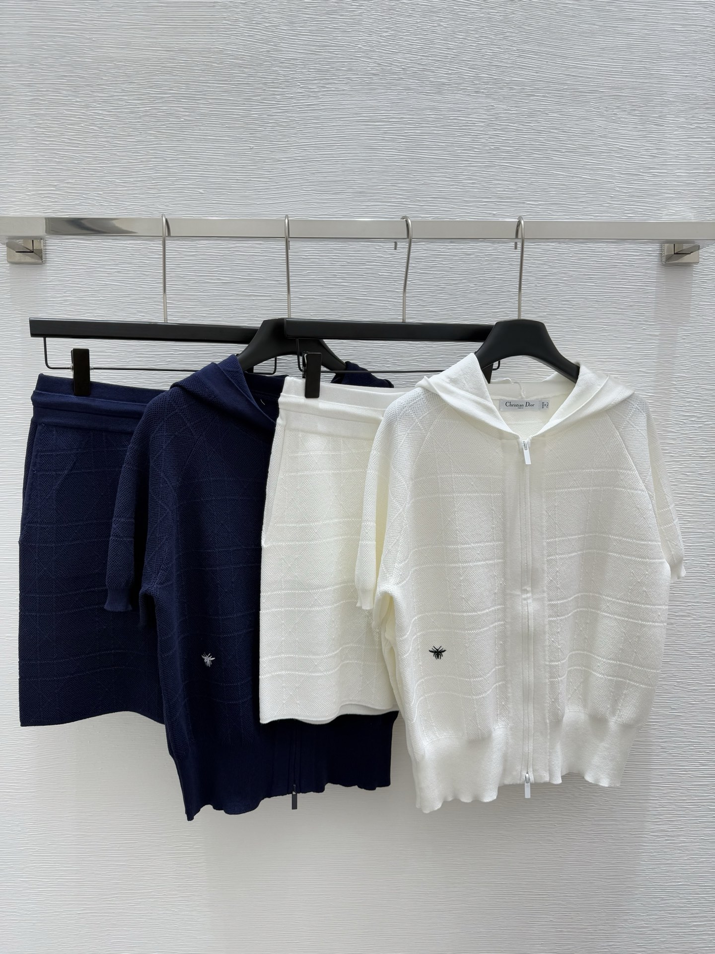 NO:331602,D Home Early Spring New Hooded Cardigan Short Sleeve Lace Shorts Knit Set Color White Royal Blue Size 36.38.40, Dior, Shorts, T-shirt, Hats, Alexander wang19860909D家  早春新款 连帽开衫短袖系带短裤针织套装 颜色白色 宝蓝色 尺码36.38.40,,dior,shorts,T-shirt,hats,alexander wang,Women's clothing
