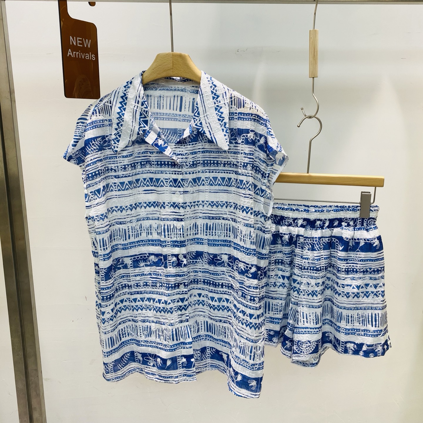 NO:334111,New niche design pointed collar embroidered shirt elastic waist shorts two-piece set SMLXL, shorts, shirts, alexander wang19860909新款小众设计尖尖领刺绣印花衬衫松紧腰短裤两件套SMLXL,,shorts,shirts,alexander wang,Women's clothing