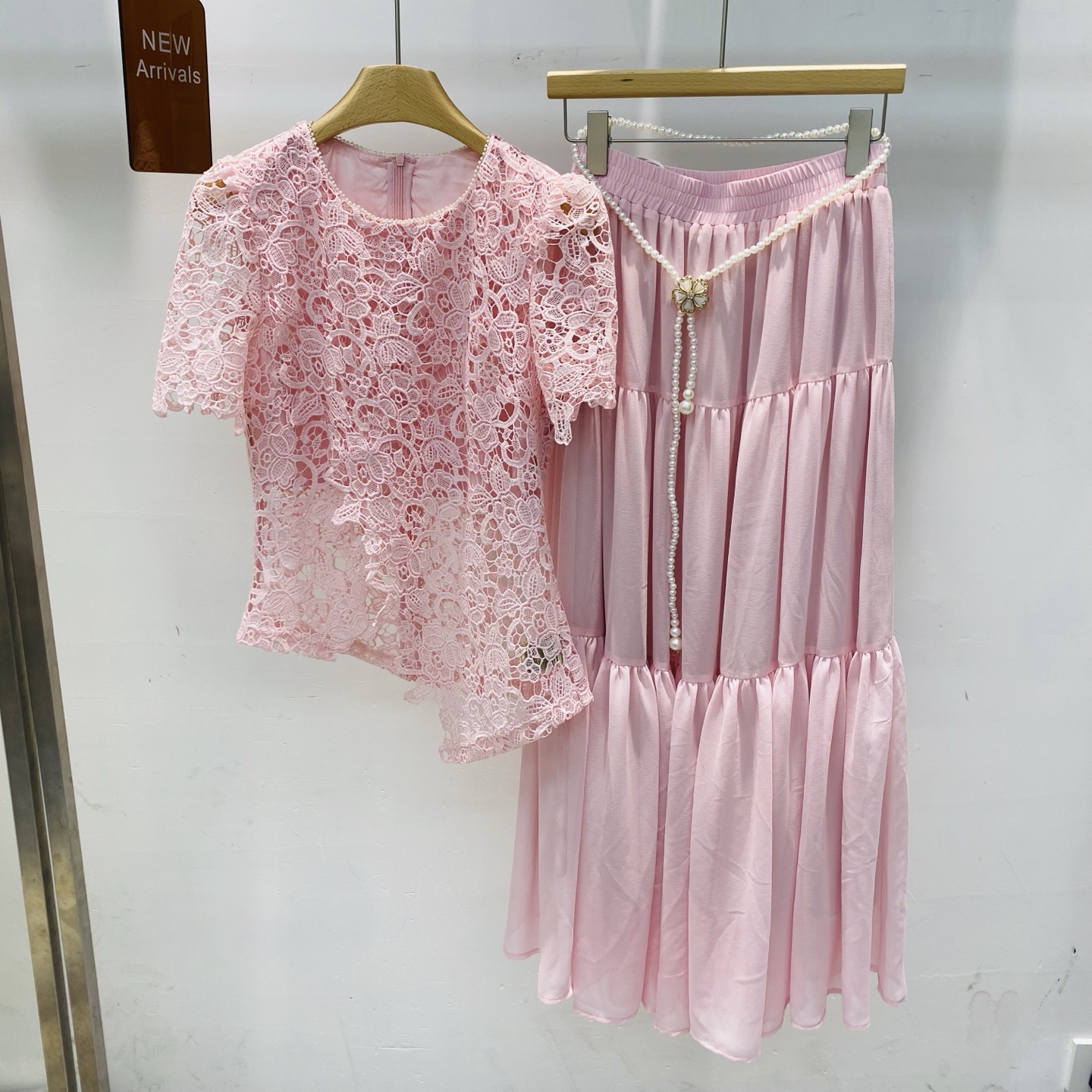 NO:334833,New neckline bead hem irregular hollow lace jacquard skirt suit SMLXL, skirts, alexander wang19860909新款领口订珠下摆不规则镂空蕾丝提花半裙套装SMLXL,,skirts,alexander wang,Women's clothing