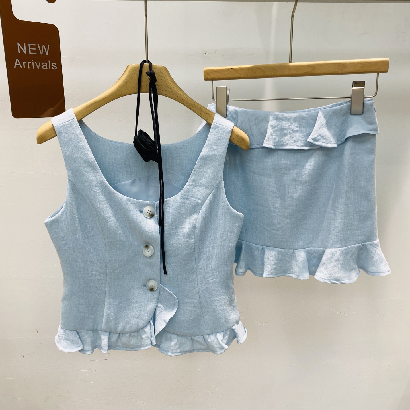 NO:411726,Ruffled textured skirt round neck button vest top short skirt suit SML, skirts, alexander wang19860909荷叶边肌理感裙子圆领纽扣背心上衣短裙套装SML,,skirts,alexander wang,Women's clothing