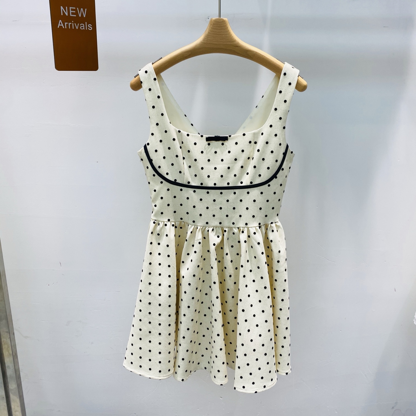 NO:411747,New classic polka dot back large bow design contrasting color sleeveless vest square collar waist dress SML, skirts, alexander wang19860909新款经典波点后背大蝴蝶结设计撞色无袖背心方领收腰连衣裙SML,,skirts,alexander wang,Women's clothing