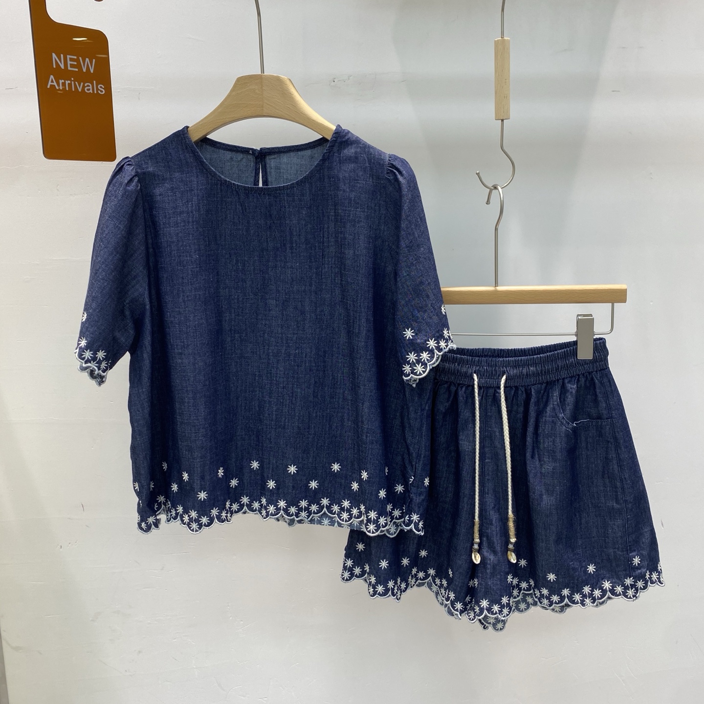 NO:414073,New embroidered lace design round neck short-sleeved top high waist slim casual shorts Tennis linen denim suit two-piece SML, shorts, T-shirt, alexander wang19860909新款 刺绣花边设计圆领短袖上衣高腰显瘦休闲短裤天丝亚麻牛仔套装两件套SML,,shorts,T-shirt,alexander wang,Women's clothing