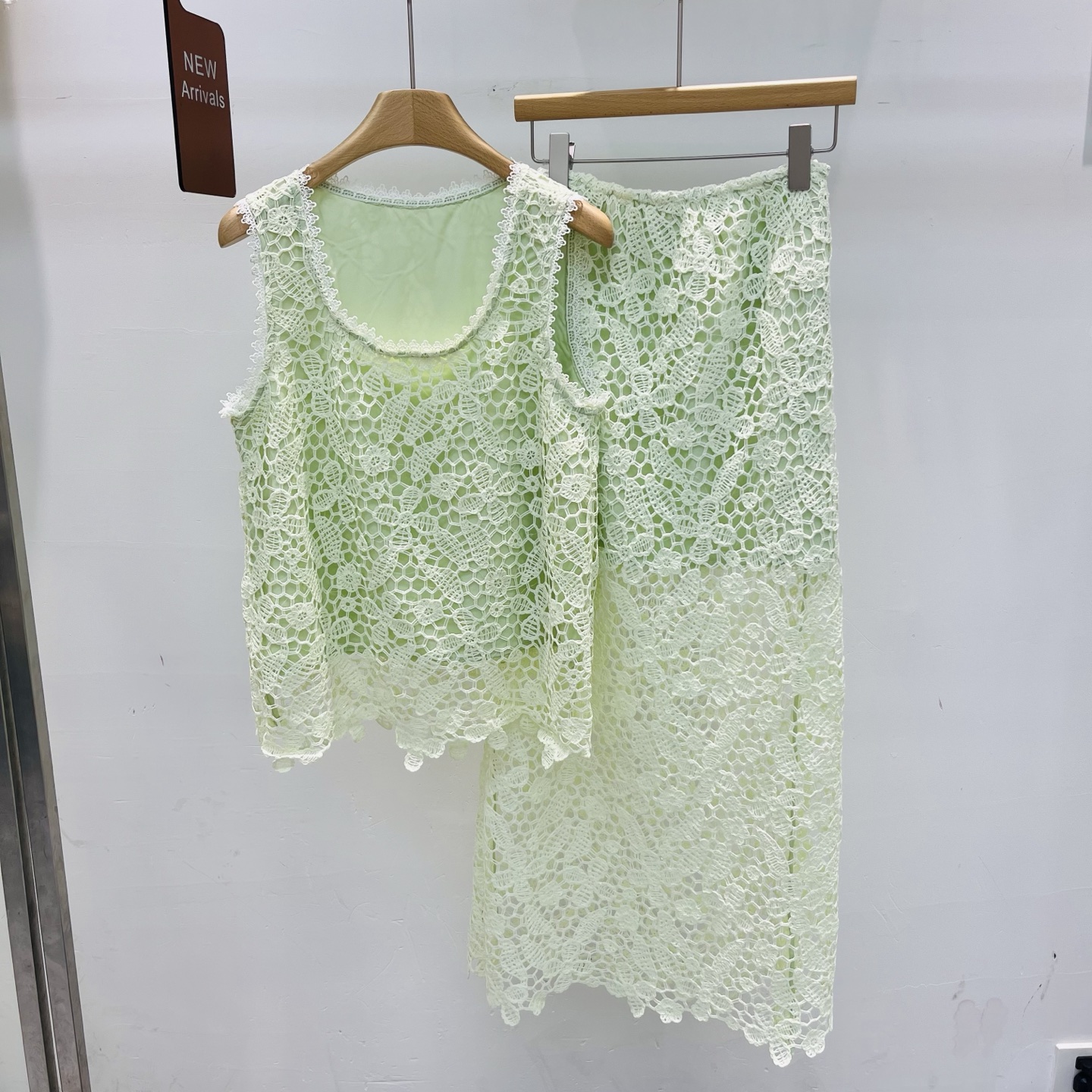 NO:416765,New square neck lace sleeveless top + hollow skirt suit SML, skirts, alexander wang19860909新款方领蕾丝花边无袖上衣+镂空半身裙套装SML,,skirts,alexander wang,Women's clothing