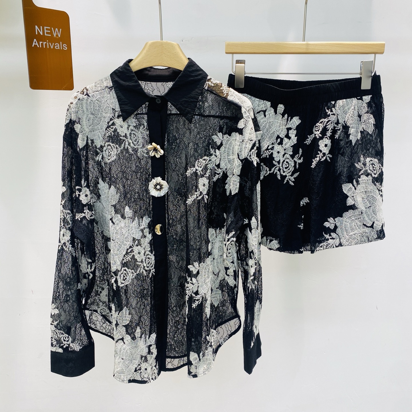 NO:426378,New heavy industry dark pattern jacquard design embroidered shirt shorts fashion suit SML, shorts, shirts, alexander wang19860909新款重工暗纹提花设计刺绣衬衫短裤时尚套装SML,,shorts,shirts,alexander wang,Women's clothing