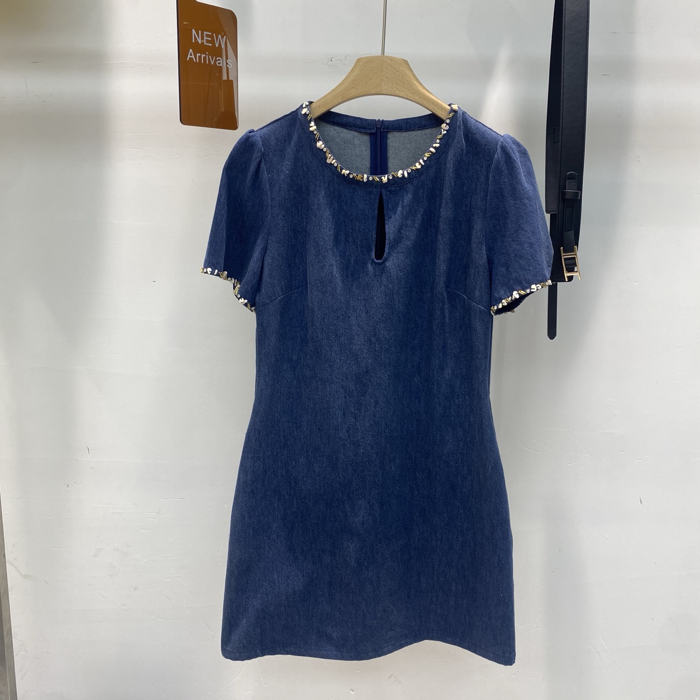 NO:426359,New style commuter heavy industry nail bead round neck short sleeve slim fit meat covering slim denim dress short skirt SMLXL, skirts, T-shirt, alexander wang19860909新款气质通勤重工钉珠圆领短袖修身遮肉显瘦牛仔连衣裙短裙SMLXL,,skirts,T-shirt,alexander wang,Women's clothing