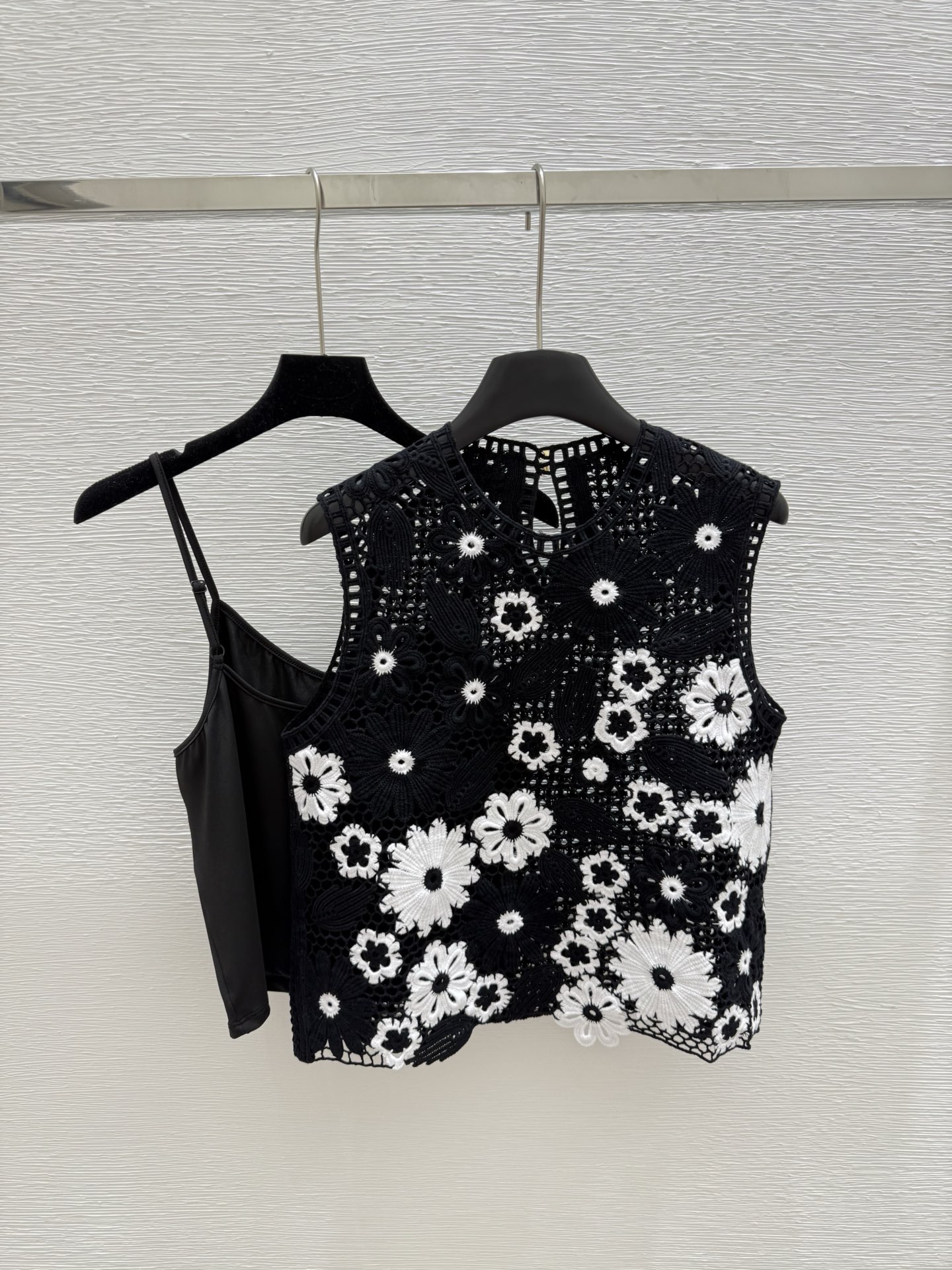 NO:427659,MAJE Home Summer New Style Hollow Knitted Vest Color Black Size 36.38.40, Alexander Wang19860909MAJE家 夏季新款 镂空针织背心 颜色黑色 尺码36.38.40,,alexander wang,Women's clothing