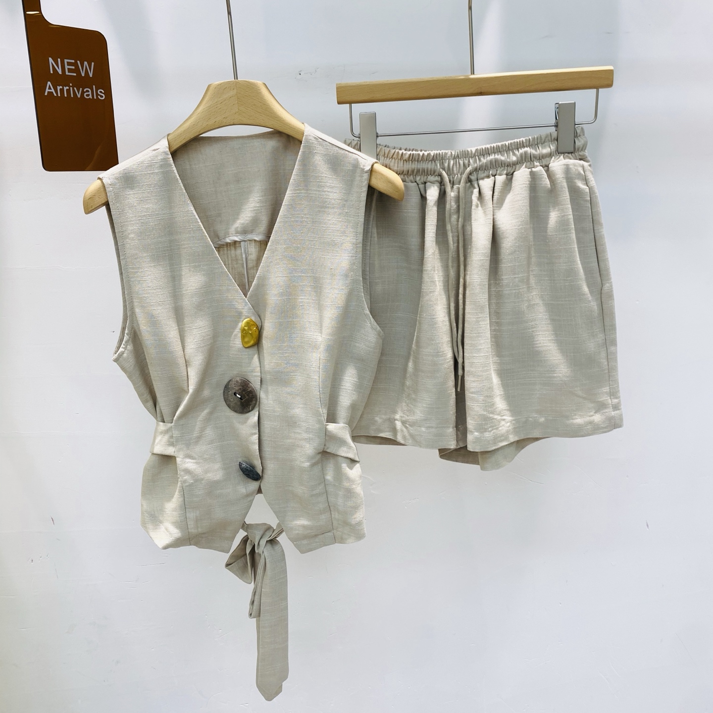 NO:431924,New style, old and versatile, unique button design, waist vest + art shorts linen suit SML, shorts, alexander wang19860909新款老钱风百搭别致扣子设计收腰马甲+艺术短裤亚麻套装SML,,shorts,alexander wang,Women's clothing