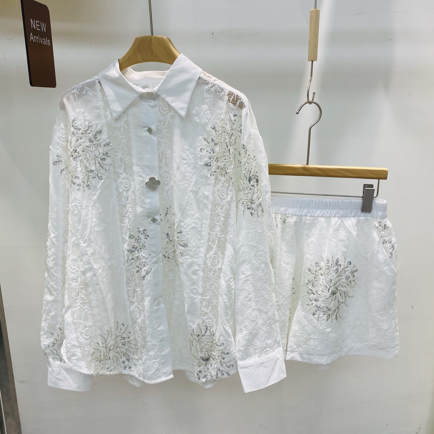 NO:443731,New model Niche Heavy Industry Sequin Lace Mesh Embroidery Design Long Sleeve Sunscreen Shirt Shorts Two-piece Set SML, shorts, shirts, alexander wang19860909新款 小众重工亮片蕾丝网格绣花设计长袖防晒衬衫短裤两件套装SML,,shorts,shirts,alexander wang,Women's clothing
