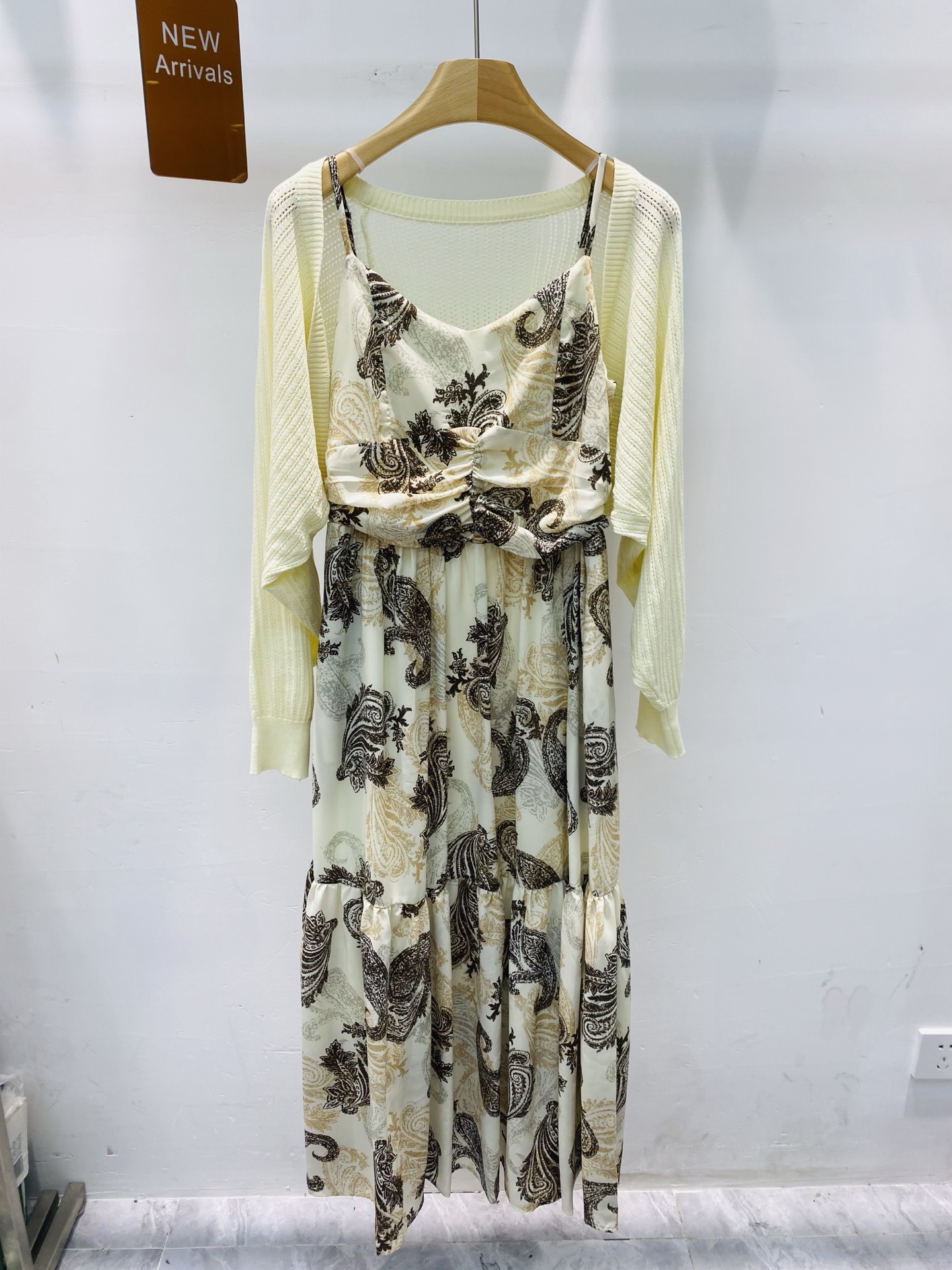 NO:453117,New simple style knitted sunscreen shirt + printed suspender dress suit SMLXL2, skirts, alexander wang19860909新款简约风针织防晒衫+印花吊带连衣裙套装SMLXL2,,skirts,alexander wang,Women's clothing