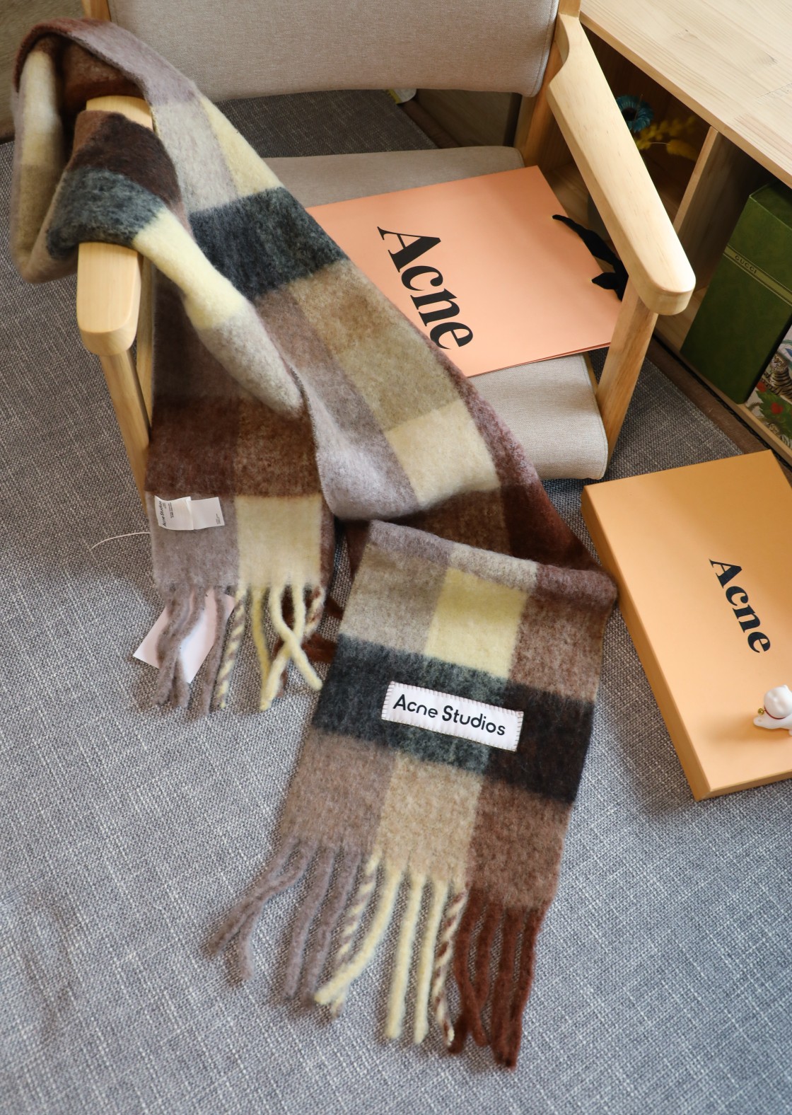Acne Studios 艾克妮马海毛围巾