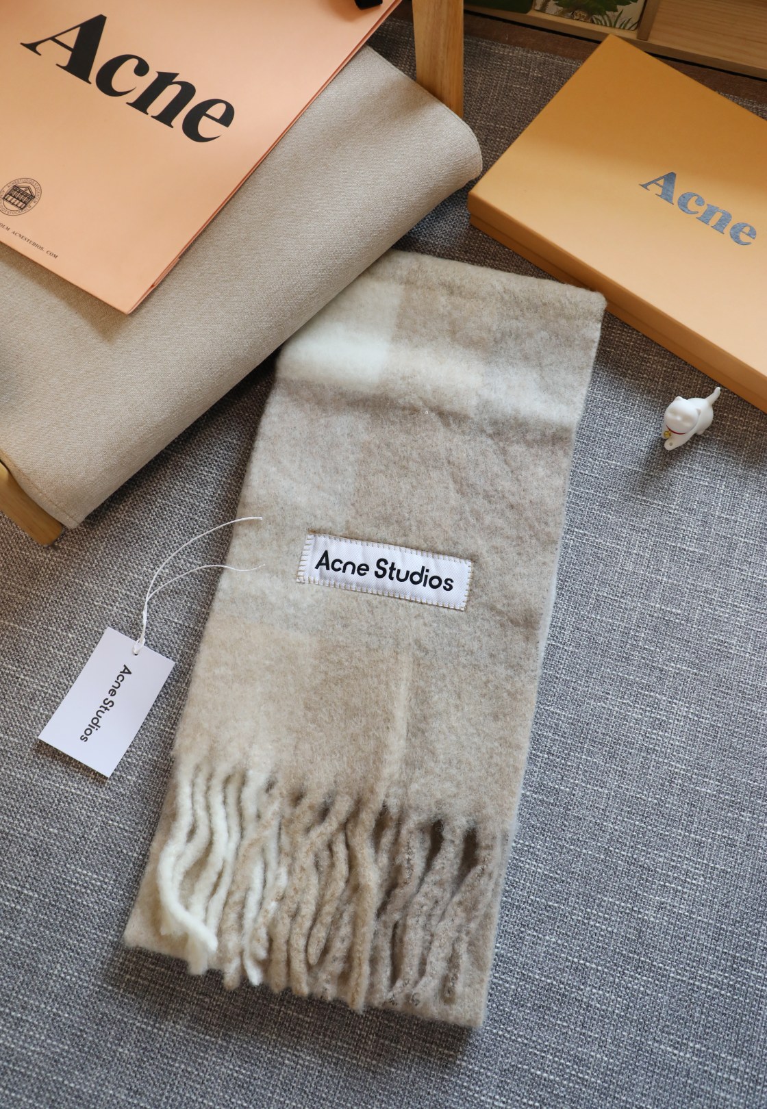 Acne Studios 艾克妮马海毛围巾