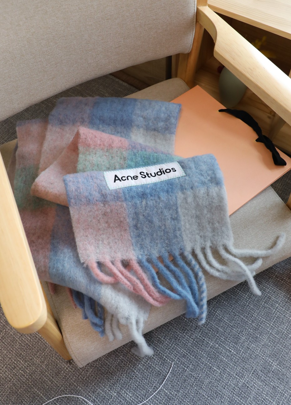 Acne Studios 艾克妮马海毛围巾