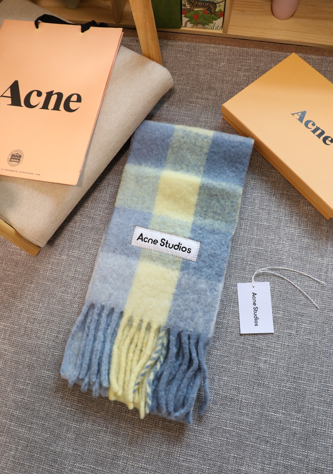 Acne Studios 艾克妮马海毛围巾