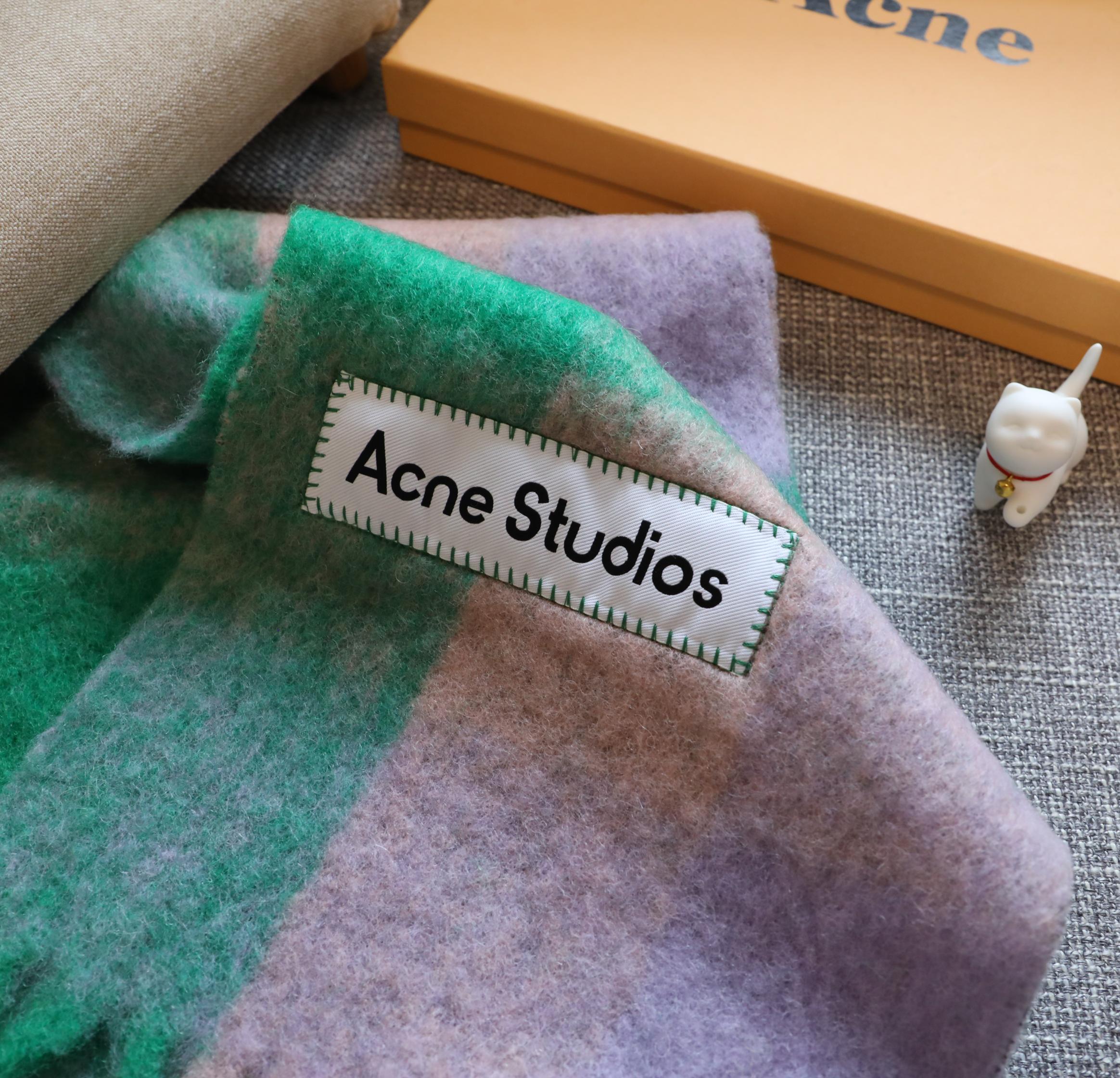 Acne Studios 艾克妮马海毛围巾