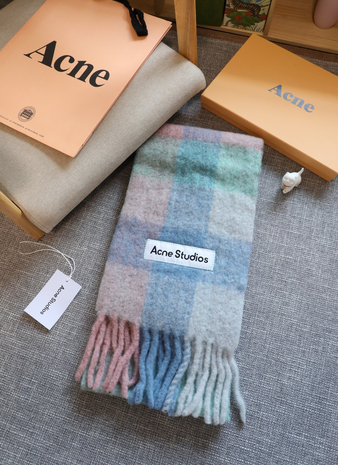 Acne Studios 艾克妮马海毛围巾