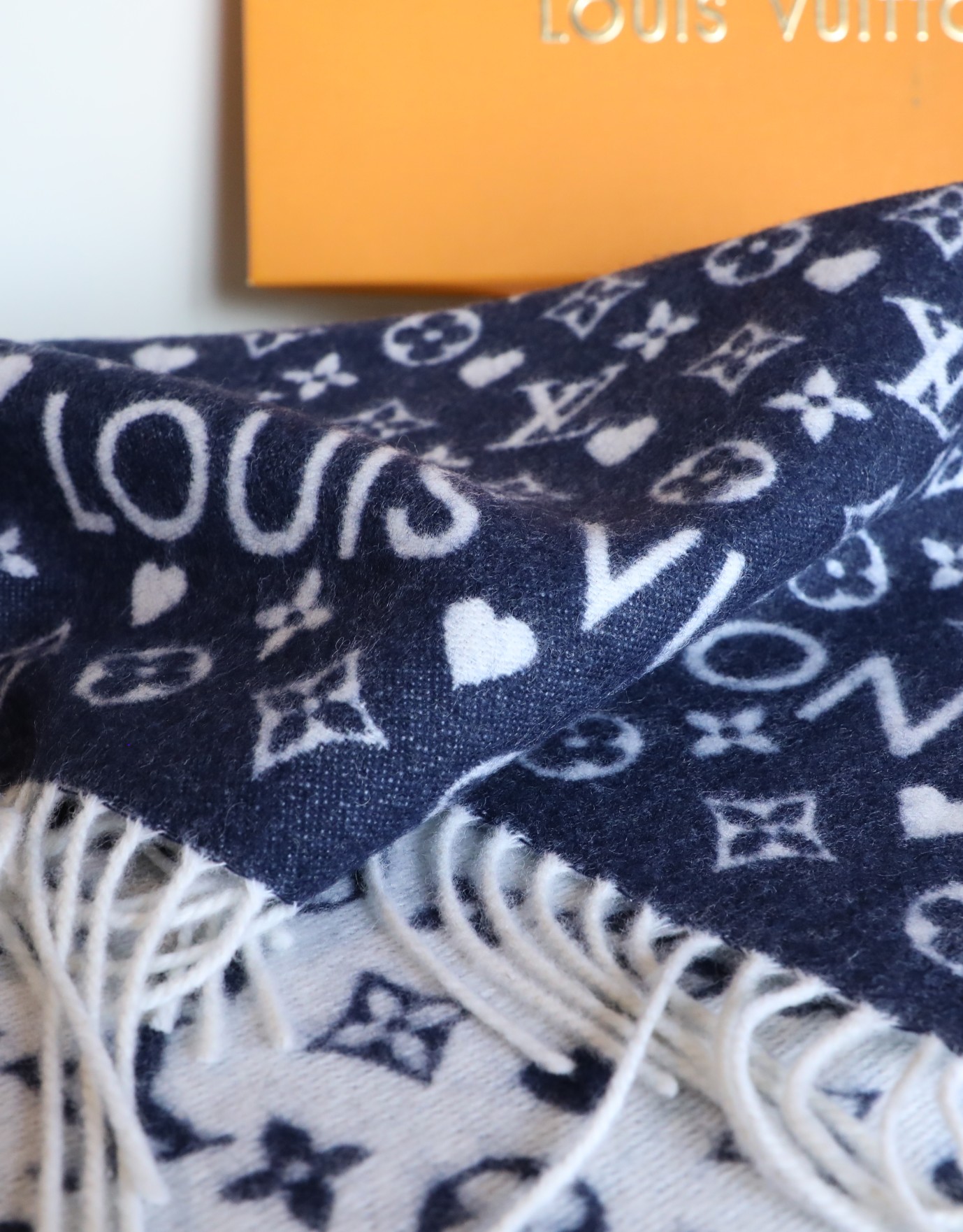 Louis Vuitton L桃心爱心围巾