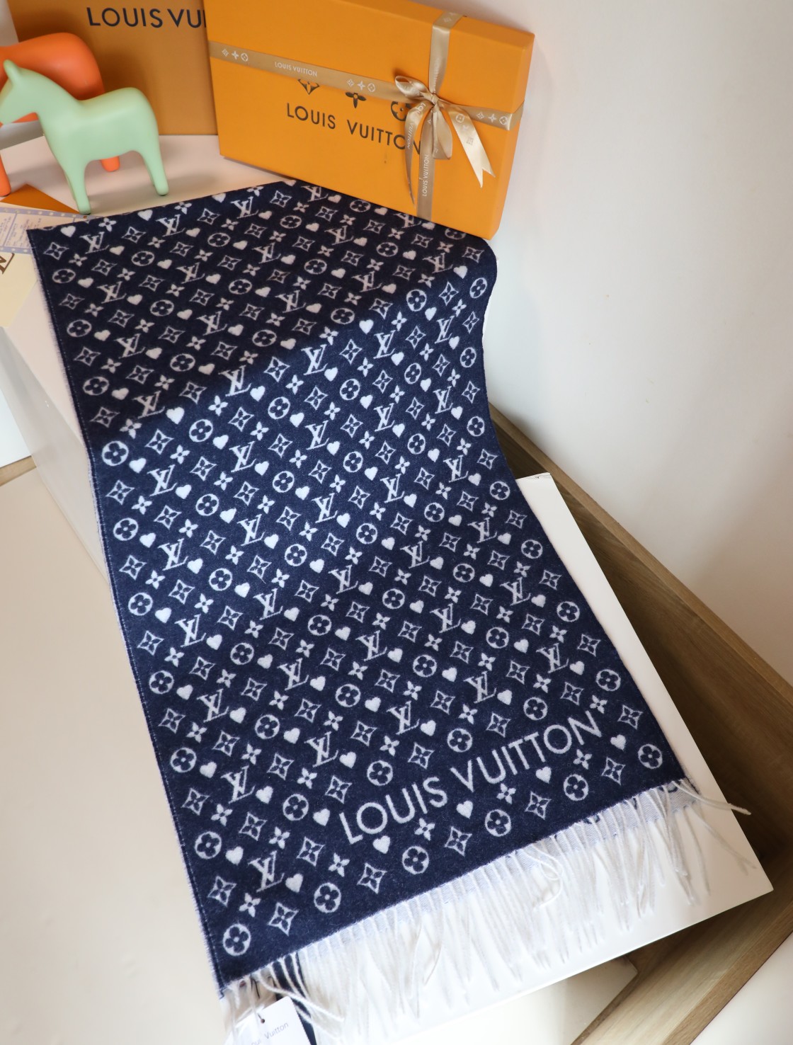 Louis Vuitton L桃心爱心围巾