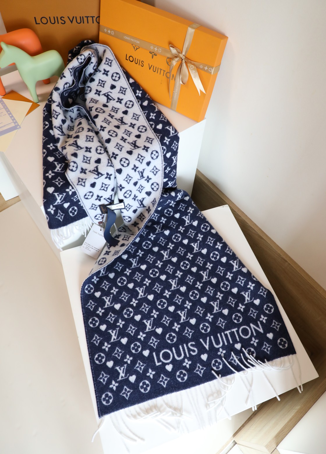 Louis Vuitton L桃心爱心围巾