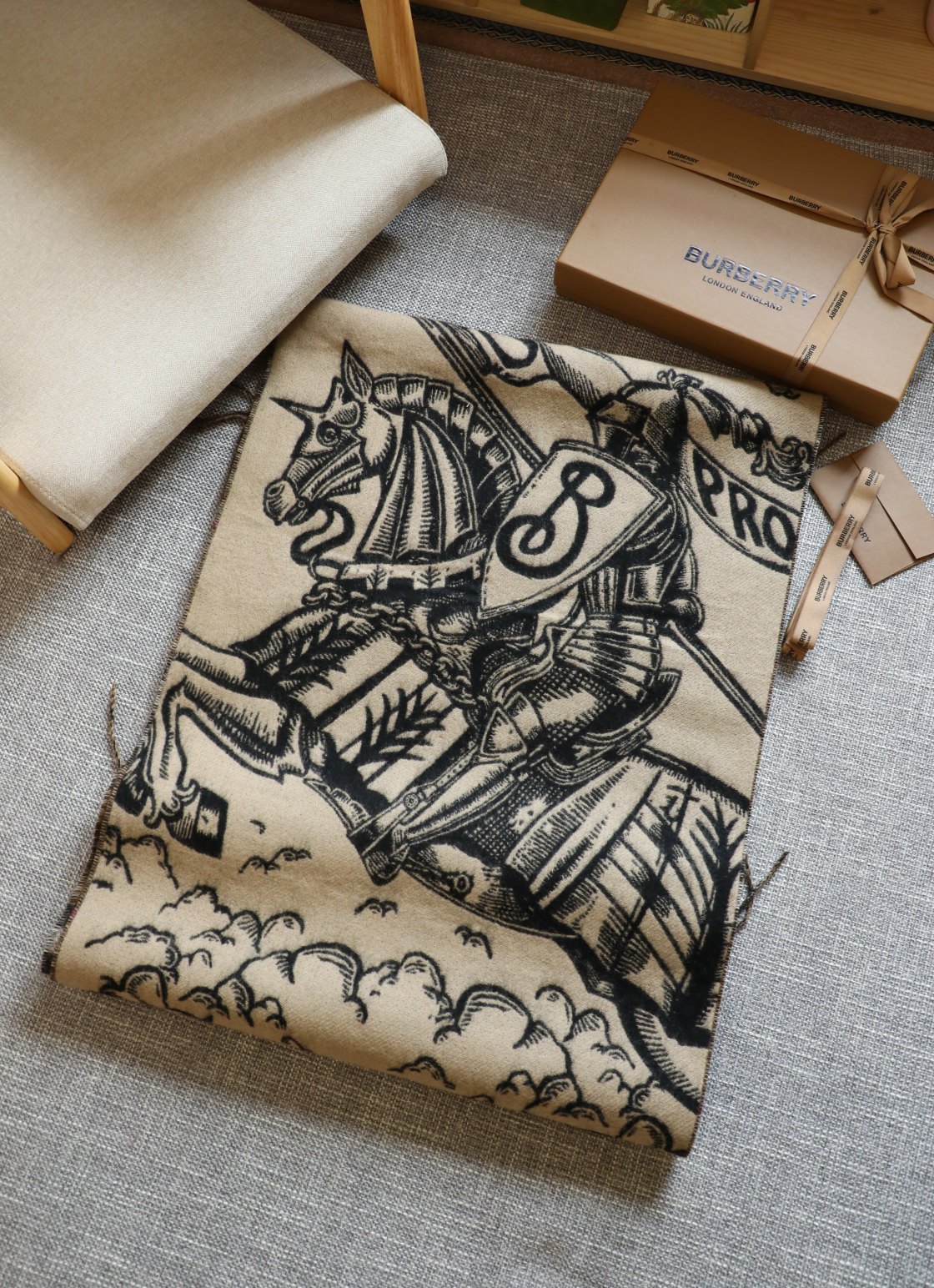 Burberry b战马 披肩