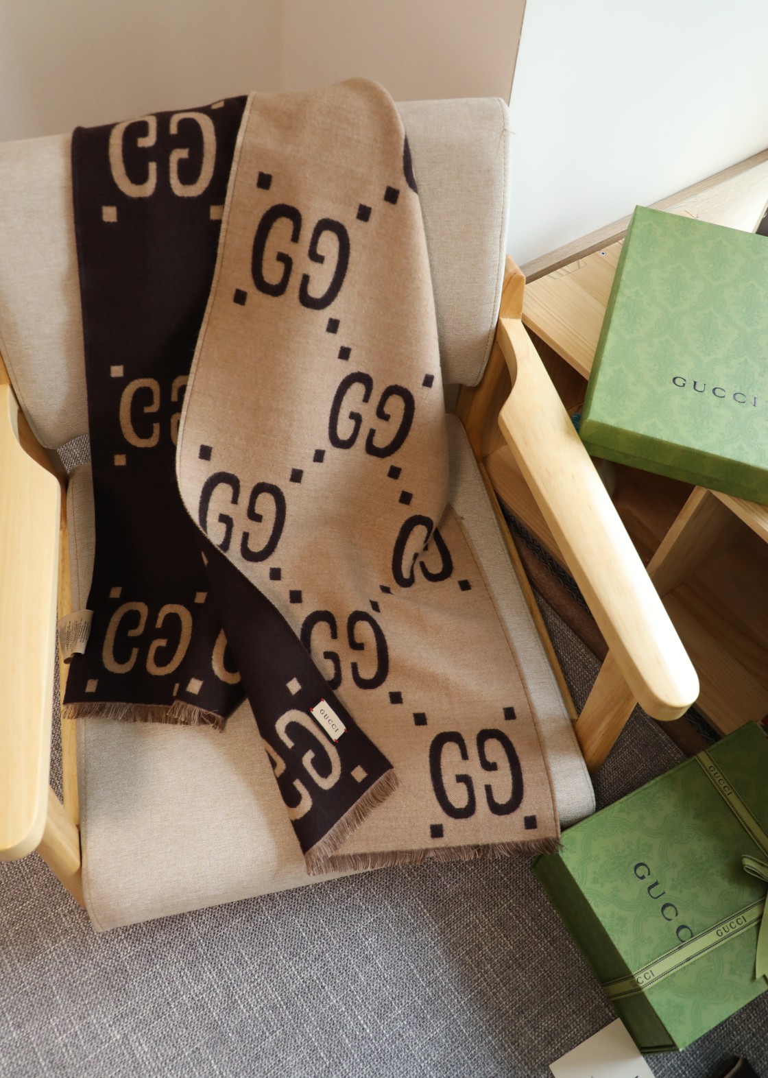 💰 【▪Gucci必入。人手一条】专柜的大爆款~，福利推荐！！专柜售价近4k＋❗面料是强捻色纺双面真丝羊