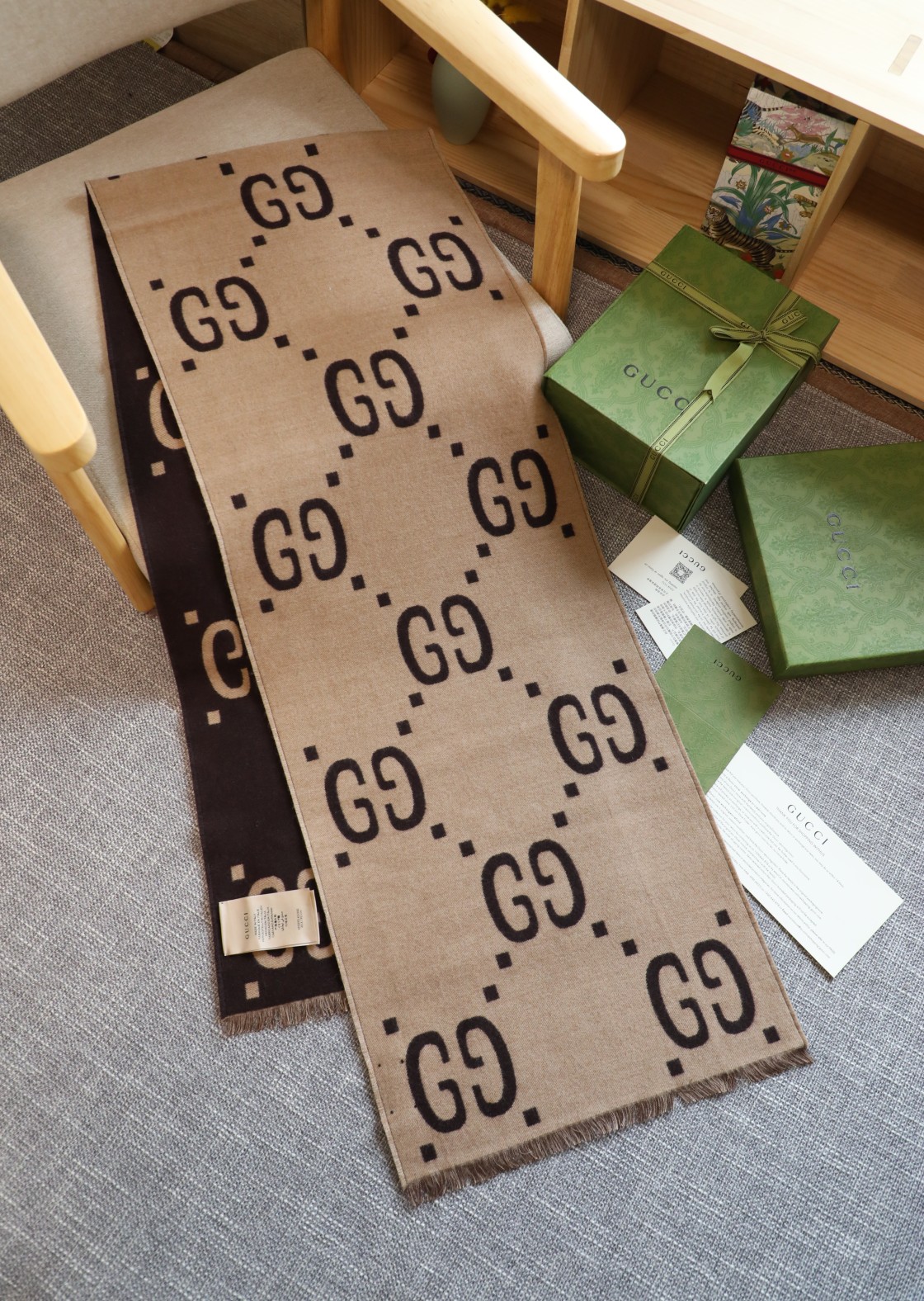 💰 【▪Gucci必入。人手一条】专柜的大爆款~，福利推荐！！专柜售价近4k＋❗面料是强捻色纺双面真丝羊