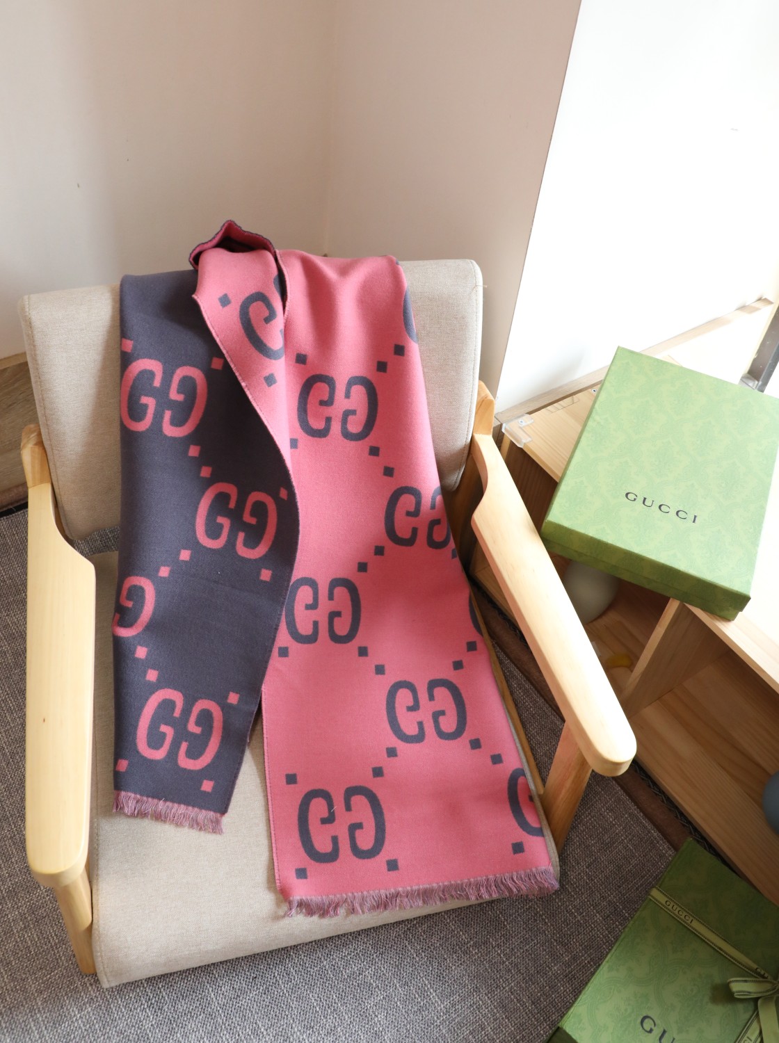 Gucci ▪Gucci必入 人手一条 的大 ~就喜欢这种GG腔调 价格 给力 官网五个色