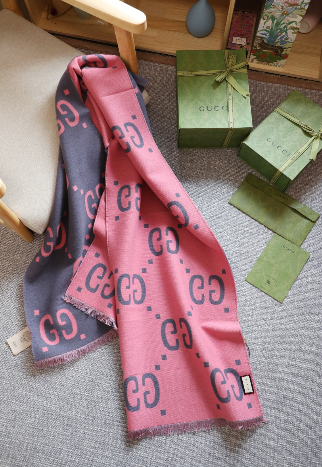 Gucci ▪Gucci必入 人手一条 的大 ~就喜欢这种GG腔调 价格 给力 官网五个色