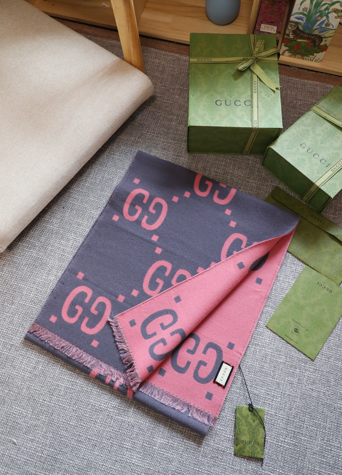 Gucci ▪Gucci必入 人手一条 的大 ~就喜欢这种GG腔调 价格 给力 官网五个色