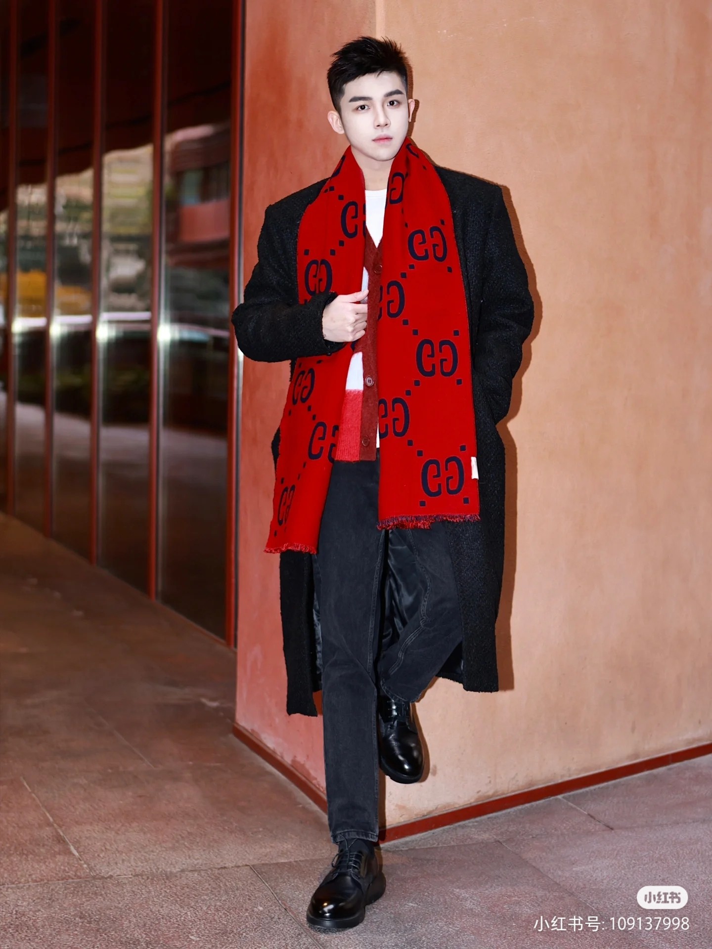 Gucci ▪Gucci必入 人手一条 的大 ~就喜欢这种GG腔调 价格 给力 官网五个色
